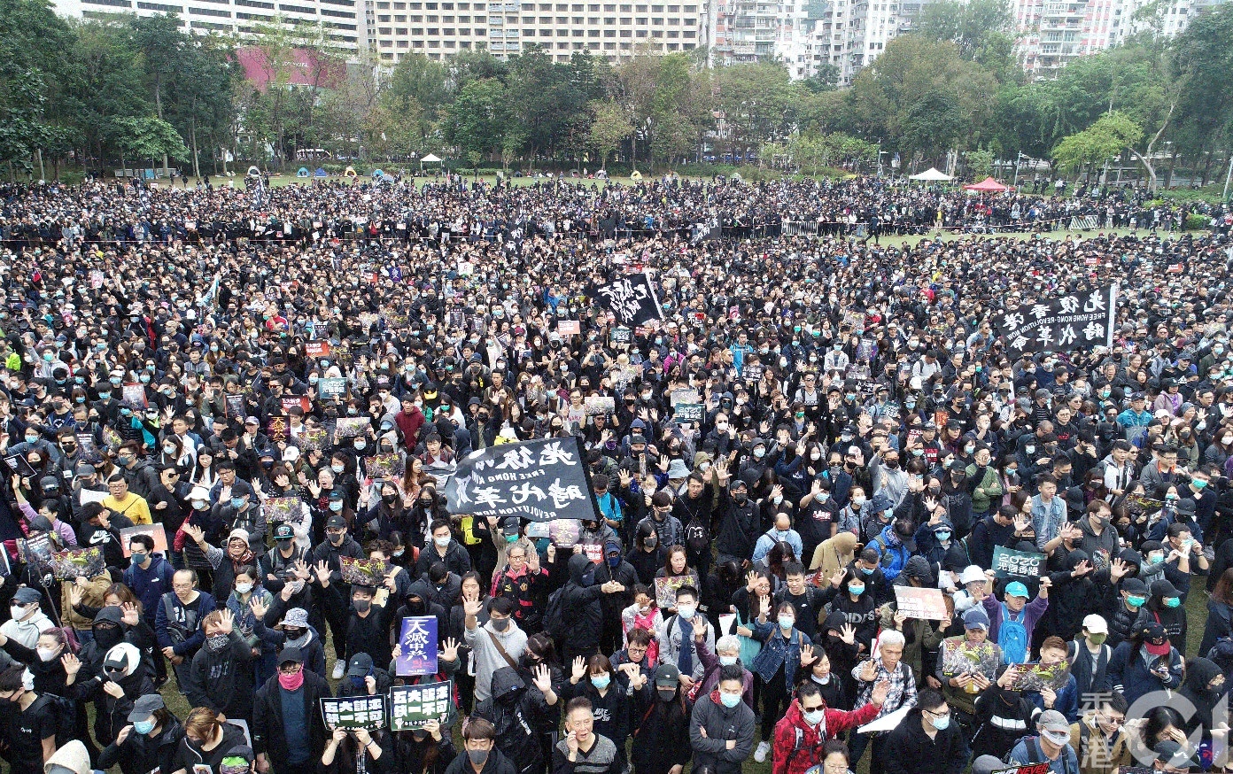 民陣晚上公佈，經過下午6時15分的點算，以及對比六月的遊行情況，相信今日參與遊行的總人數超過6月9日的103萬人。（蔡正邦攝）