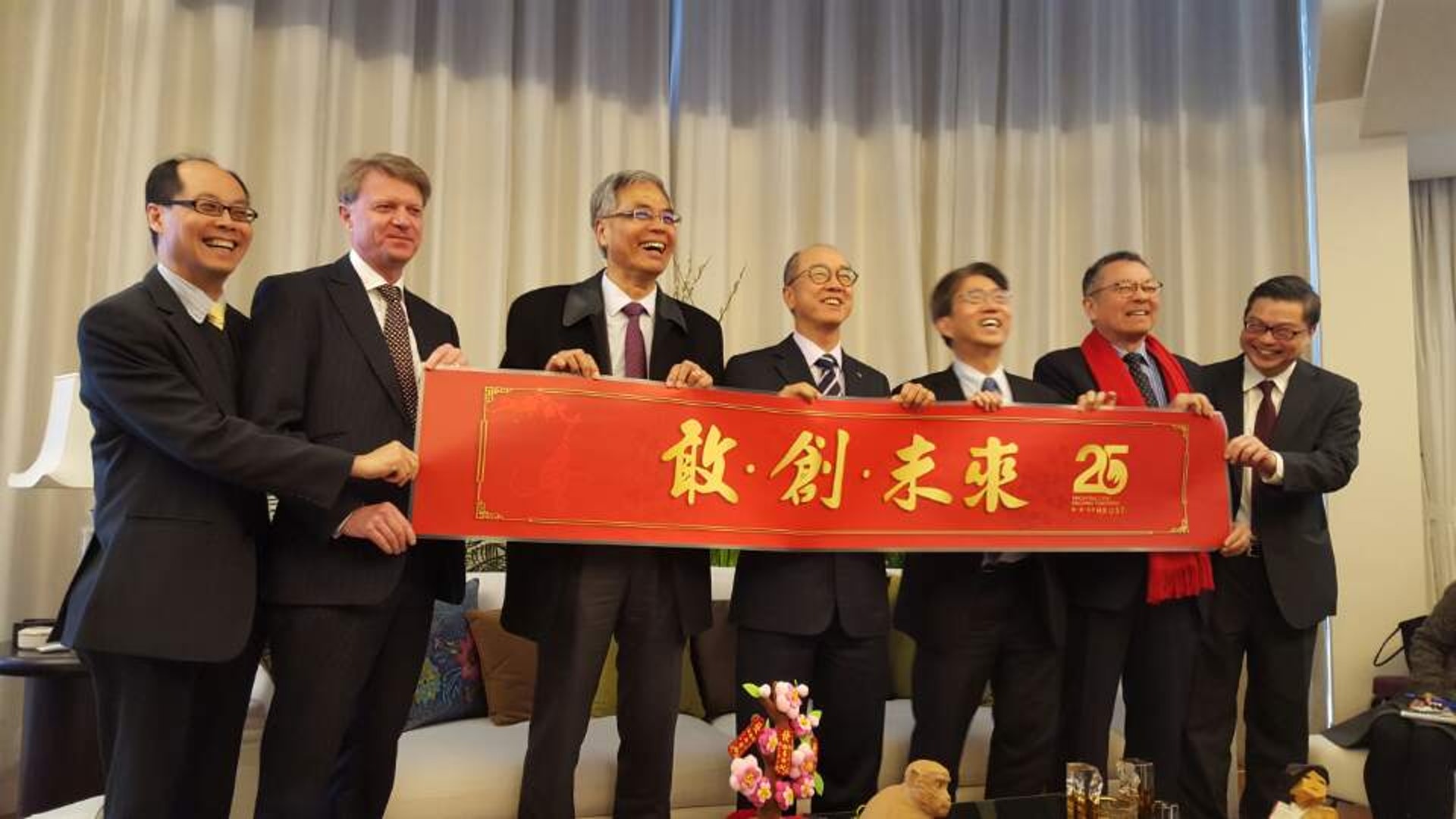 科大校長陳繁昌(左四)和一眾高層出席傳媒春茗,交待未來科大發展計劃。(何敬淘攝) 科大校長陳繁昌(左四)和一眾高層出席傳媒春茗,交待未來科大發展計劃。(何敬淘攝)