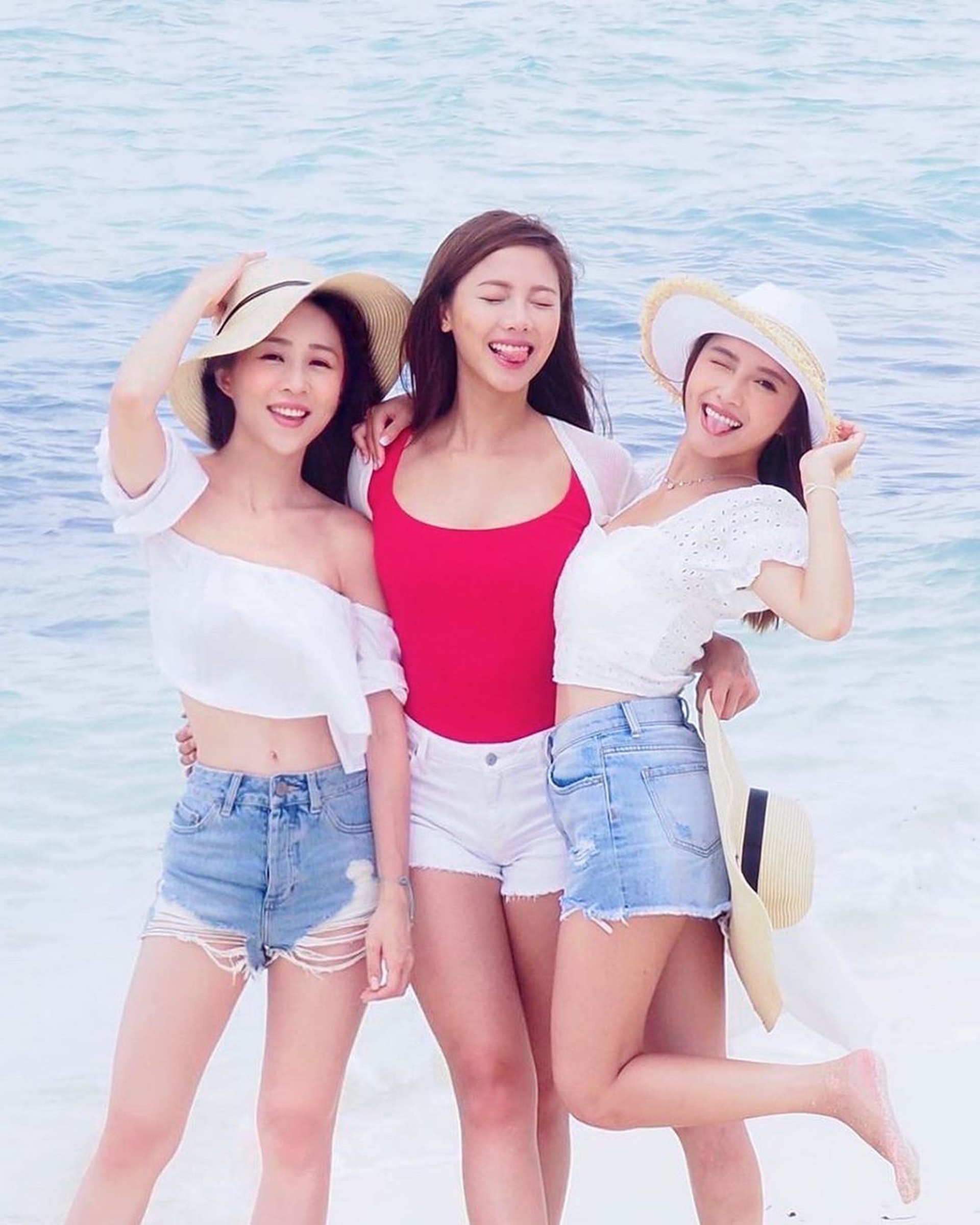 由鄺潔楹(Judy)、伍樂怡(Kelly)及魏韻芝(Joyce)主持的節目《3日2夜》馬爾代夫篇日前正式播出,吸引不少觀眾捧場!(IG@judy.kwong) 由鄺潔楹(Judy)、伍樂怡(Kelly)及魏韻芝(Joyce)主持的節目《3日2夜》馬爾代夫篇日前正式播出,吸引不少觀眾捧場!(IG@judy.kwong)