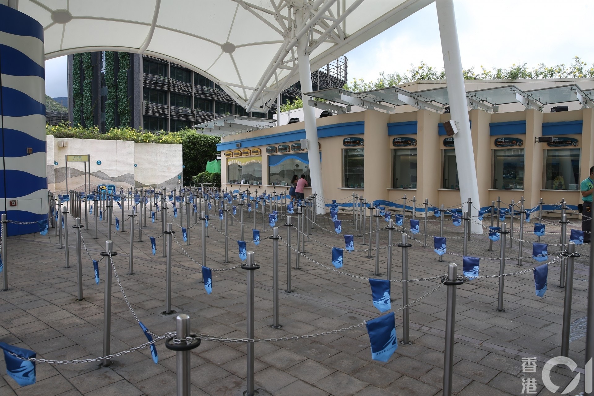 海洋公園擬向政府申請100億元救亡,海洋公園有意發展全新環保及保育定位,增設一個叢林探險樂園。(資料圖片) 海洋公園擬向政府申請100億元救亡,海洋公園有意發展全新環保及保育定位,增設一個叢林探險樂園。(資料圖片)