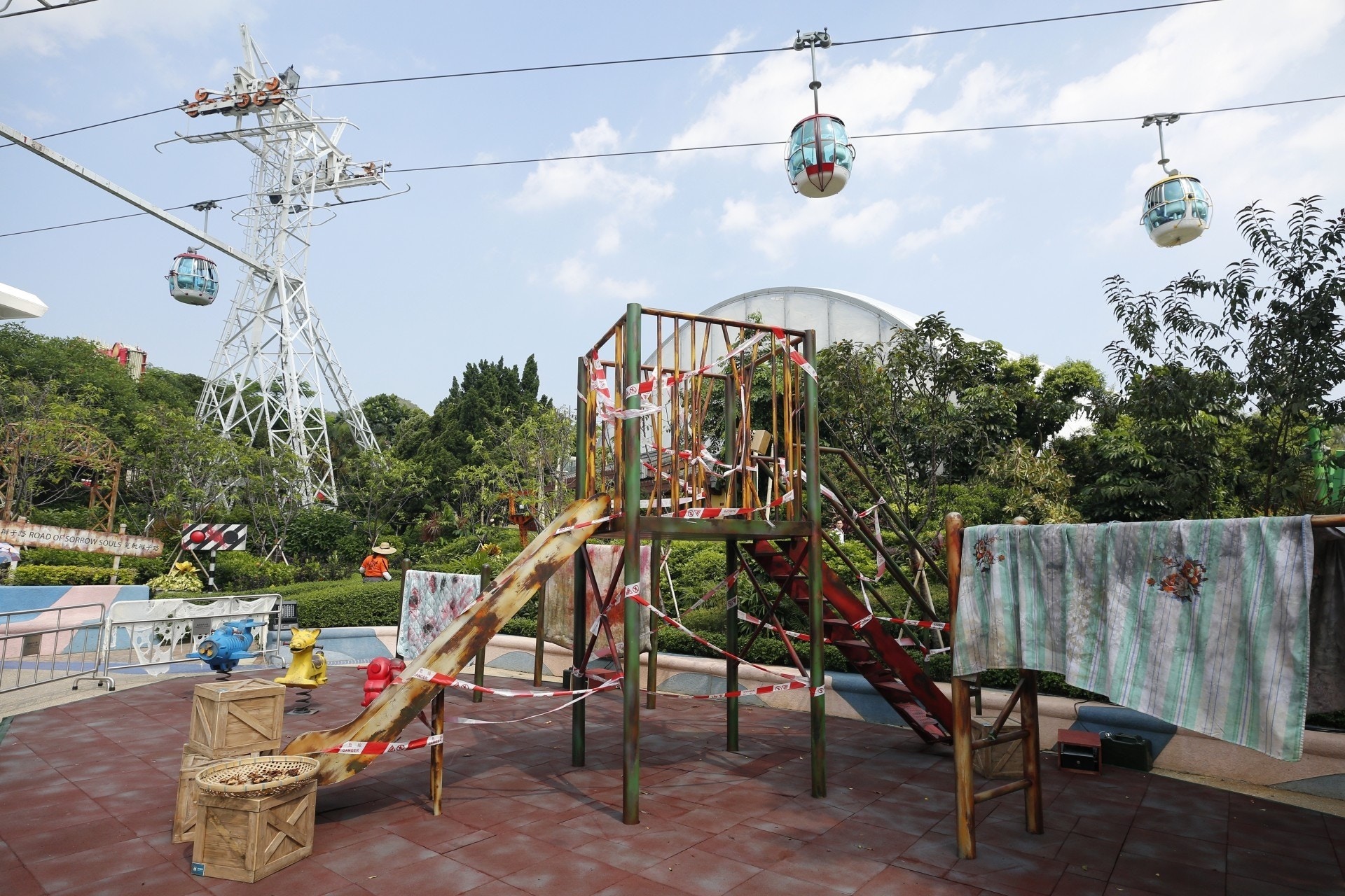 海洋公園擬向政府申請100億元救亡,海洋公園有意發展全新環保及保育定位,增設一個叢林探險樂園。(資料圖片) 海洋公園擬向政府申請100億元救亡,海洋公園有意發展全新環保及保育定位,增設一個叢林探險樂園。(資料圖片)