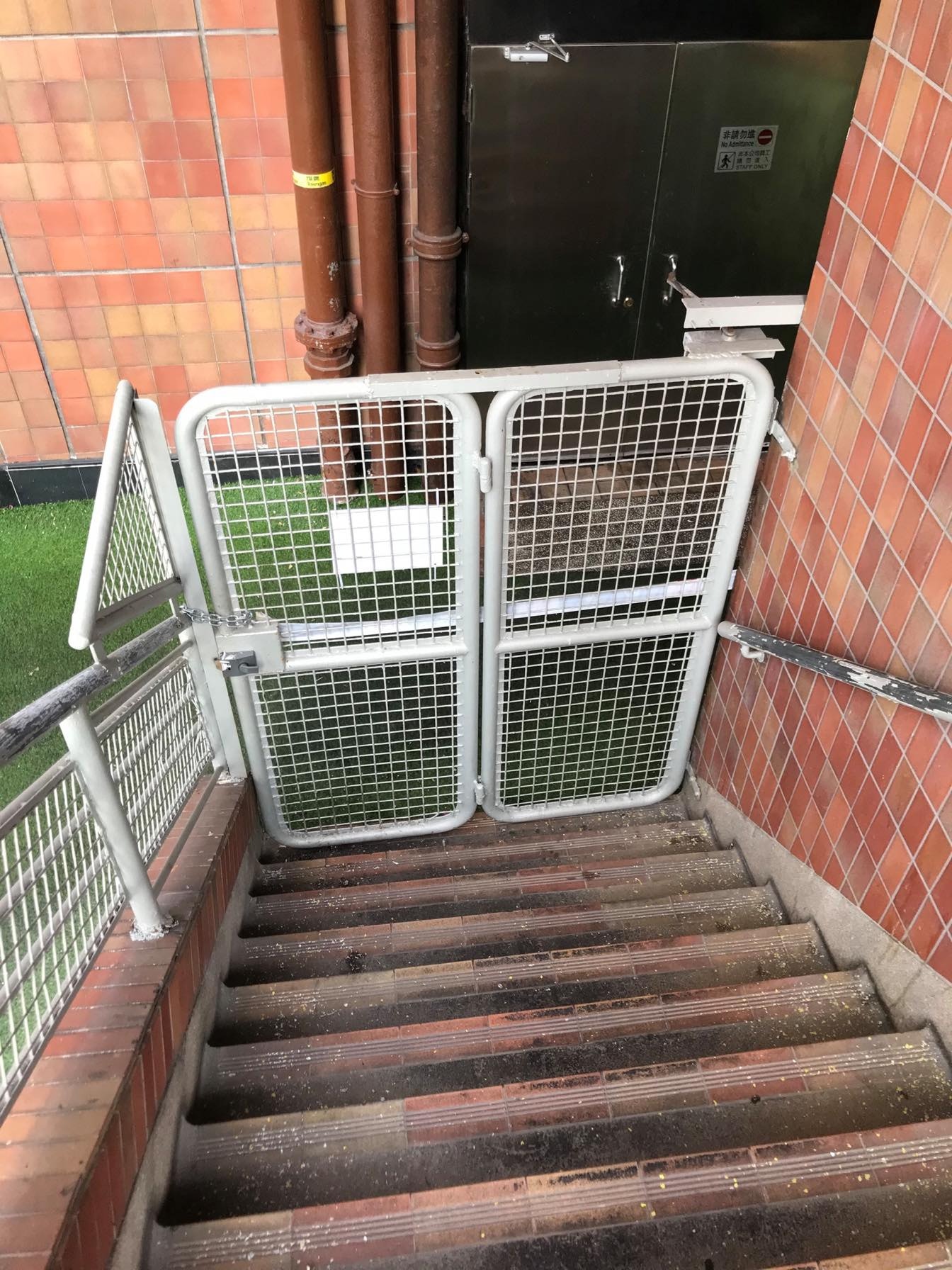 新城市廣場屢鎖走火通道火警恐逃生無門消防：正採取執法行動