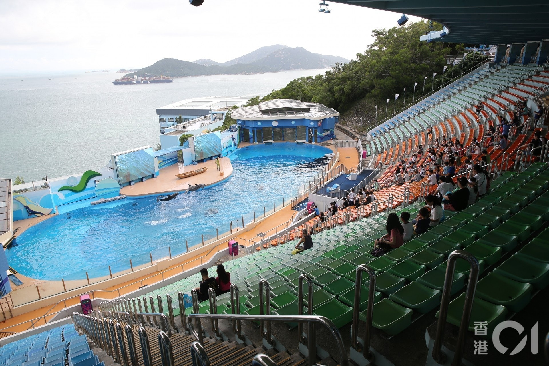 海洋劇場一直有動物表演,成為海洋公園一直受到批評。(資料圖片 / 蔡正邦攝) 海洋劇場一直有動物表演,成為海洋公園一直受到批評。(資料圖片 / 蔡正邦攝)