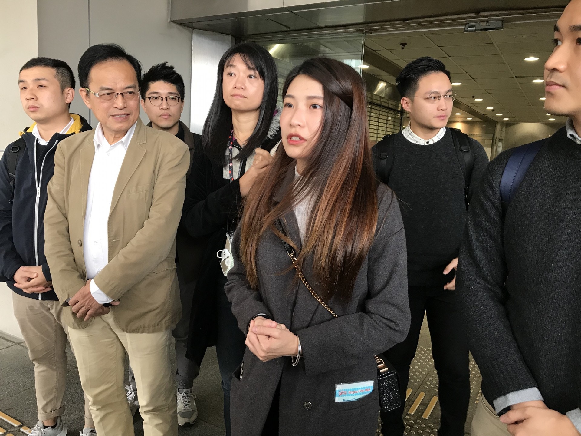 東區區議員仇栩欣被指在8月11日與另一男子在北角推警員心口，被控襲警罪。(李慧娜攝)