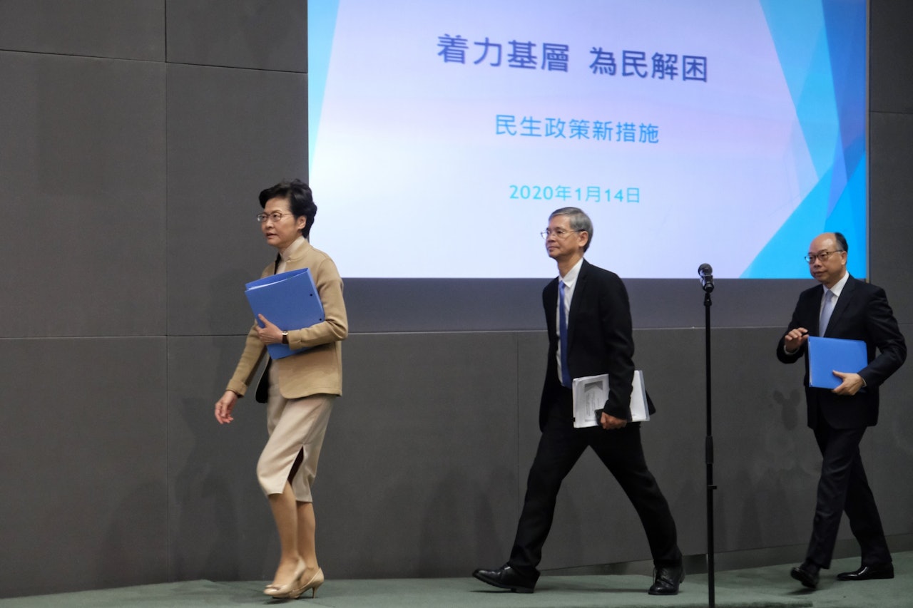 特首林鄭月娥今(14日)聯同兩名局長公布「施政報告下集」,卻未見陳茂波蹤影。(羅君豪攝) 特首林鄭月娥今(14日)聯同兩名局長公布「施政報告下集」,卻未見陳茂波蹤影。(羅君豪攝)