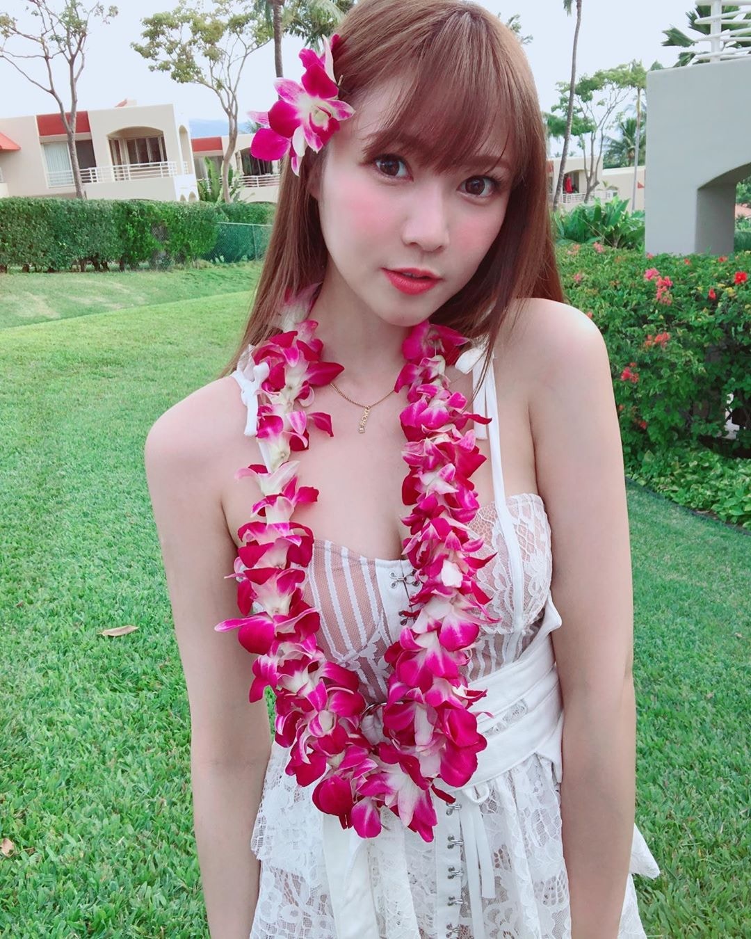 Lilian飛到夏威夷做Elva的姊妹。（IG/ @liliankan）