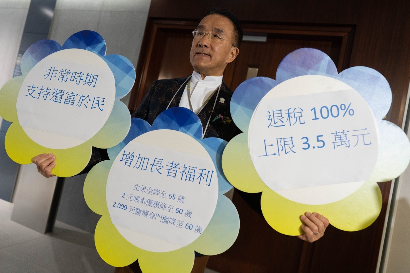 https://cdn.hk01.com/di/media/images/3878513/org/da779514bb8859ad801fe79a64c184fc.jpg/oaT90einbpbgxiPzXRFuhHmUbuARtmqtQV6fA0FenwM?v=w1440