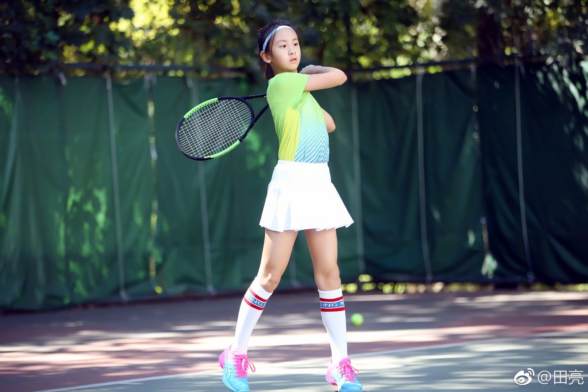 Cindy钟情网球，百分百是网球美少女。（田亮微博图片）