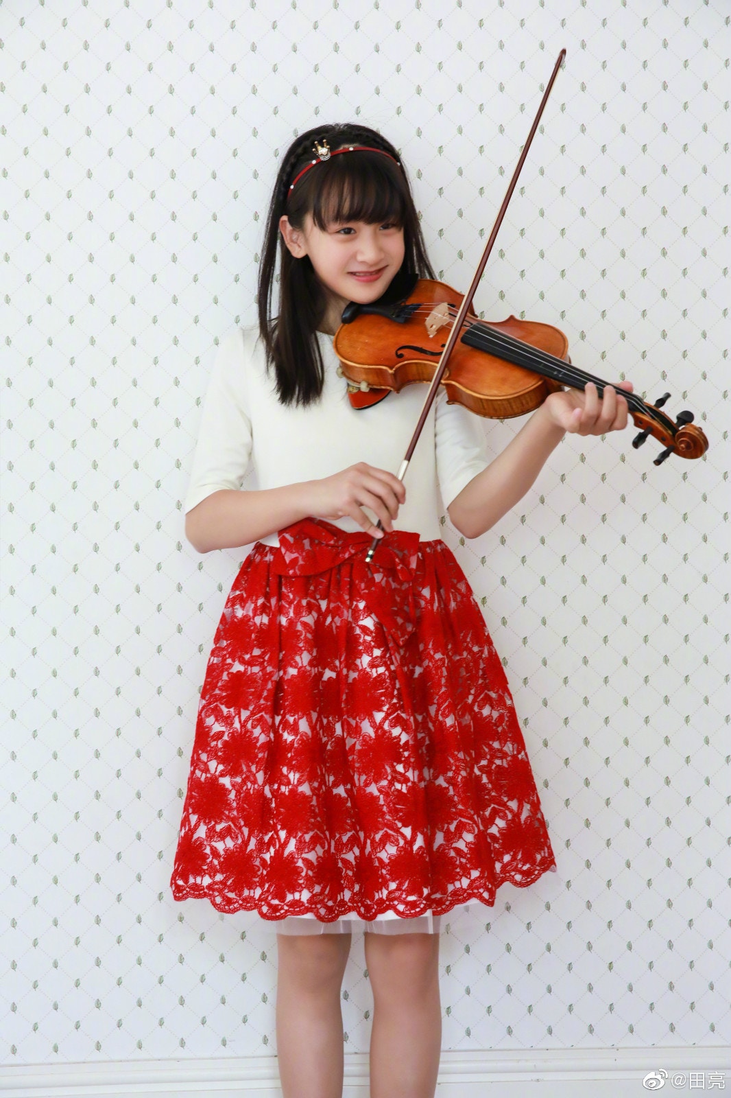 Cindy也有学习小提琴，文武双全。（田亮微博图片）