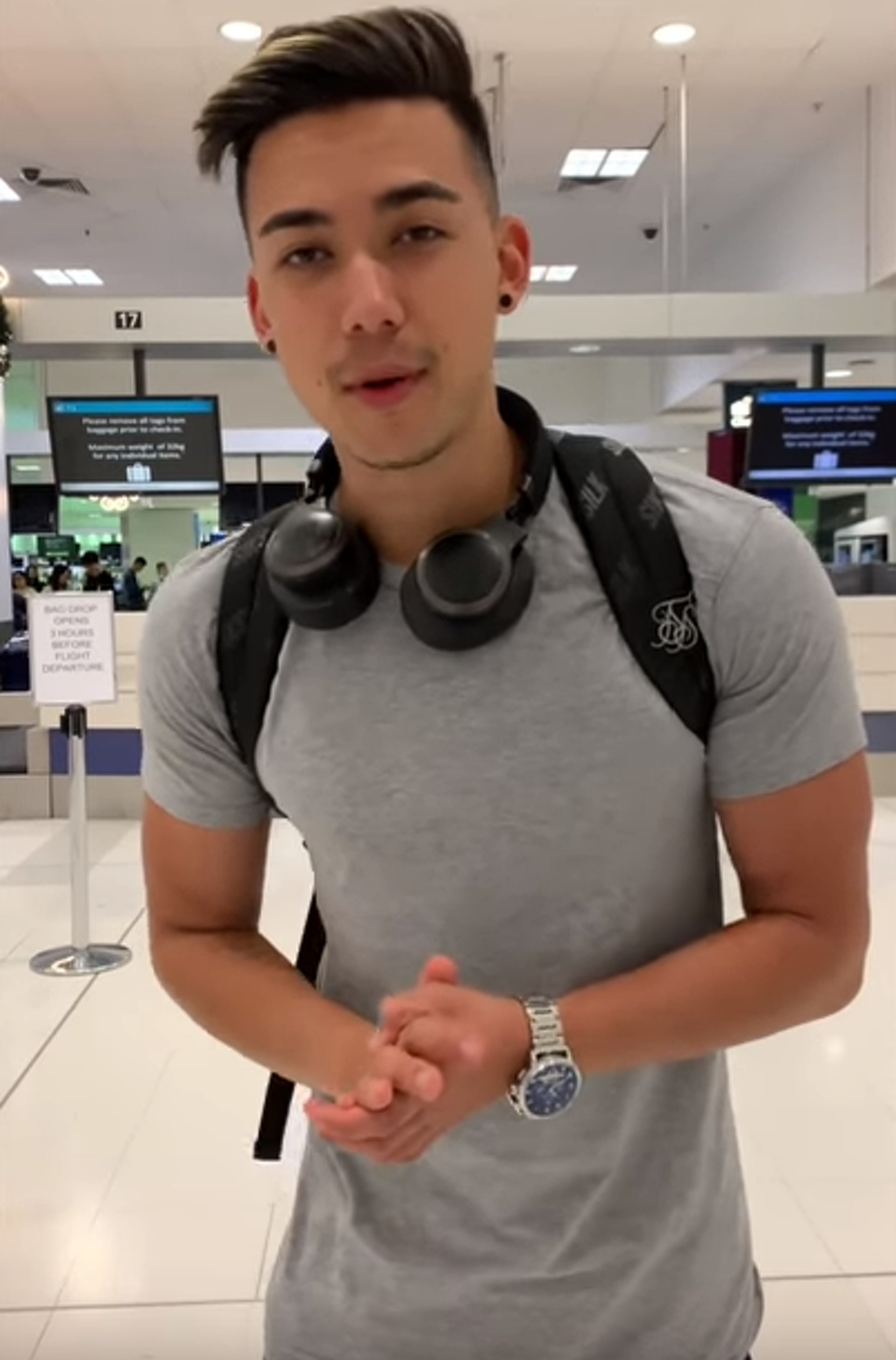 Jamie Zhu在YouTube及IG頻道上載影片,分享如何從經濟艙免費升級至商務艙。(YouTube影片截圖) Jamie Zhu在YouTube及IG頻道上載影片,分享如何從經濟艙免費升級至商務艙。(YouTube影片截圖)