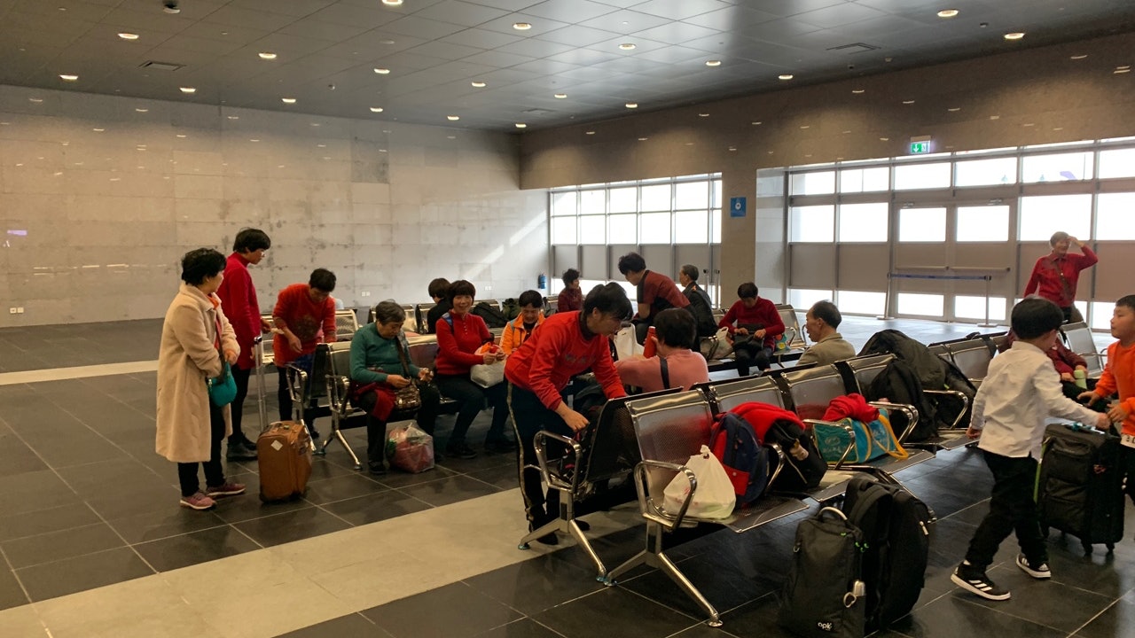 【武漢肺炎】記者抵澳門毋須填申報表 旅客:為何大家都戴口罩? 【武漢肺炎】記者抵澳門毋須填申報表 旅客:為何大家都戴口罩?