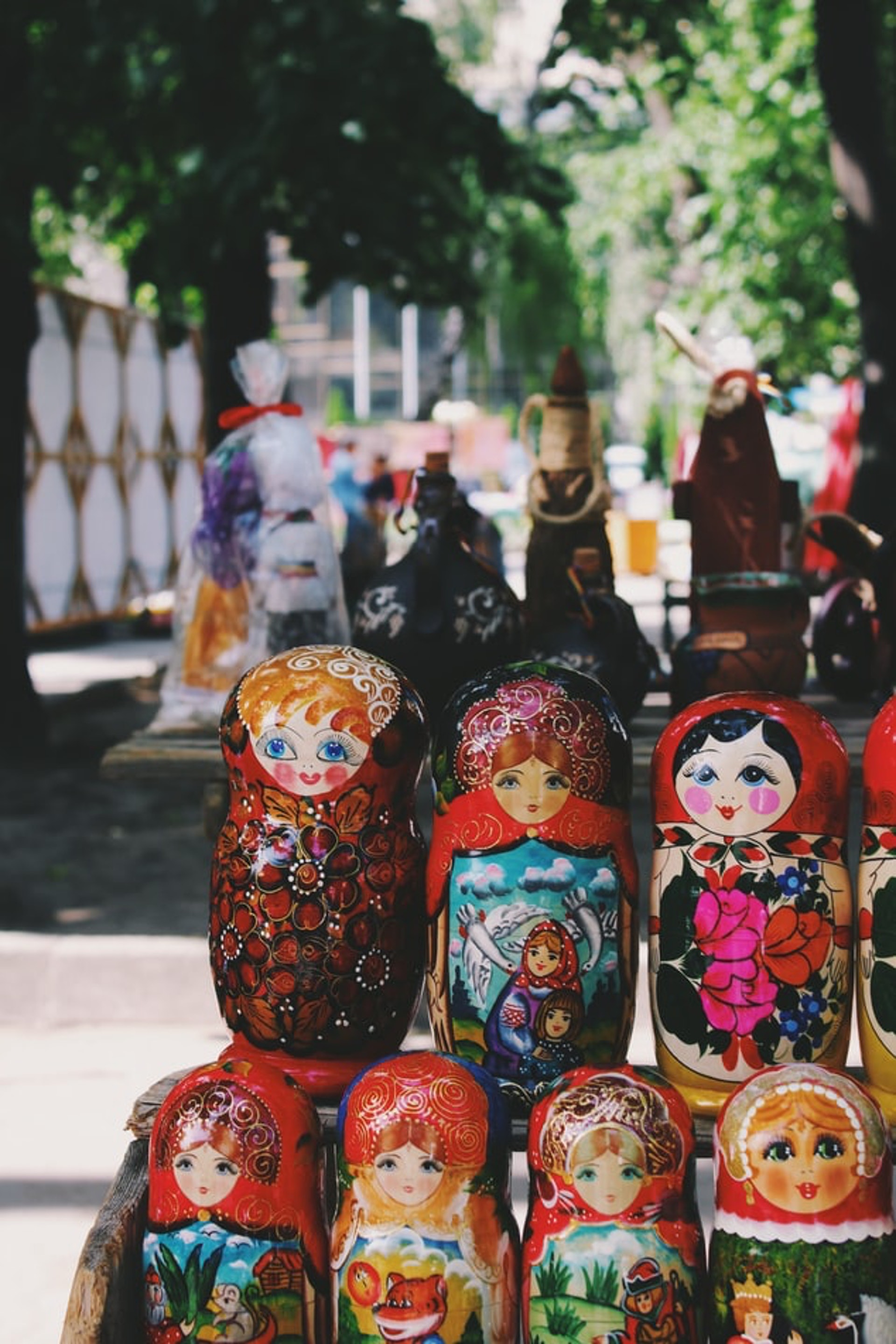 6. 俄羅斯人(Russian):「戰鬥民族」俄羅斯人個性相當強悍,因為民族性強而且個性冷漠,臉上鮮有笑容。他們會認為:「反正也沒人會喜歡我,所以我不在乎」令當地人覺得頭痛(unsplash@alinnnaaaa) 6. 俄羅斯人(Russian):「戰鬥民族」俄羅斯人個性相當強悍,因為民族性強而且個性冷漠,臉上鮮有笑容。他們會認為:「反正也沒人會喜歡我,所以我不在乎」令當地人覺得頭痛(unsplash@alinnnaaaa)