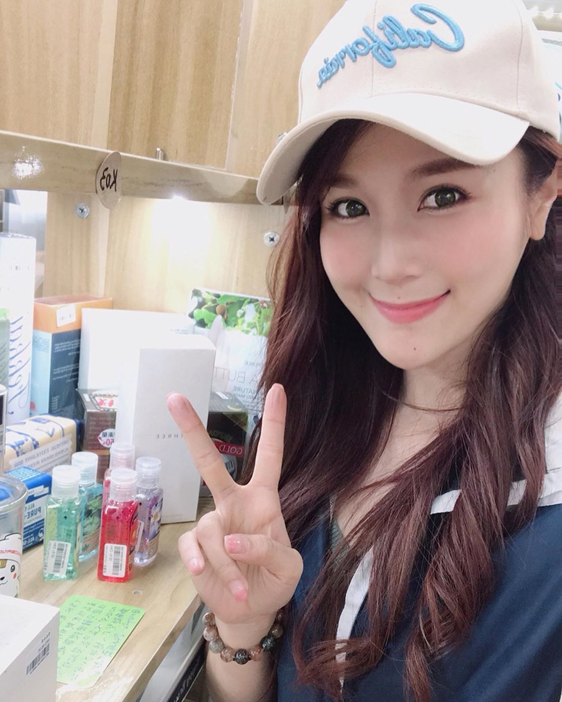 李昭南的格仔舖在西九龍中心7樓7076舖,Seattle Globe JKL3,櫥窗第三層。(IG@mishyfish) 李昭南的格仔舖在西九龍中心7樓7076舖,Seattle Globe JKL3,櫥窗第三層。(IG@mishyfish)