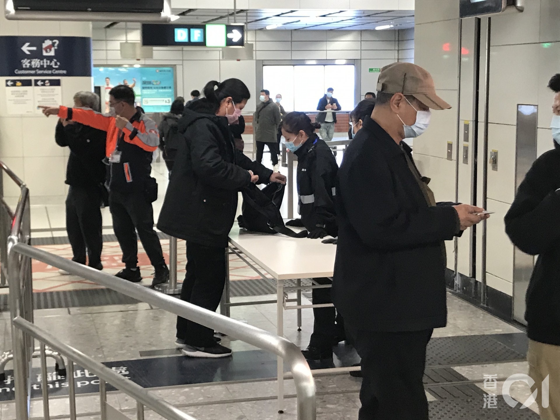 武漢肺炎 高鐵西九龍站周四起封閉汕尾客今晚提早北上回去 武漢肺炎 高鐵西九龍站周四起封閉汕尾客今晚提早北上回去