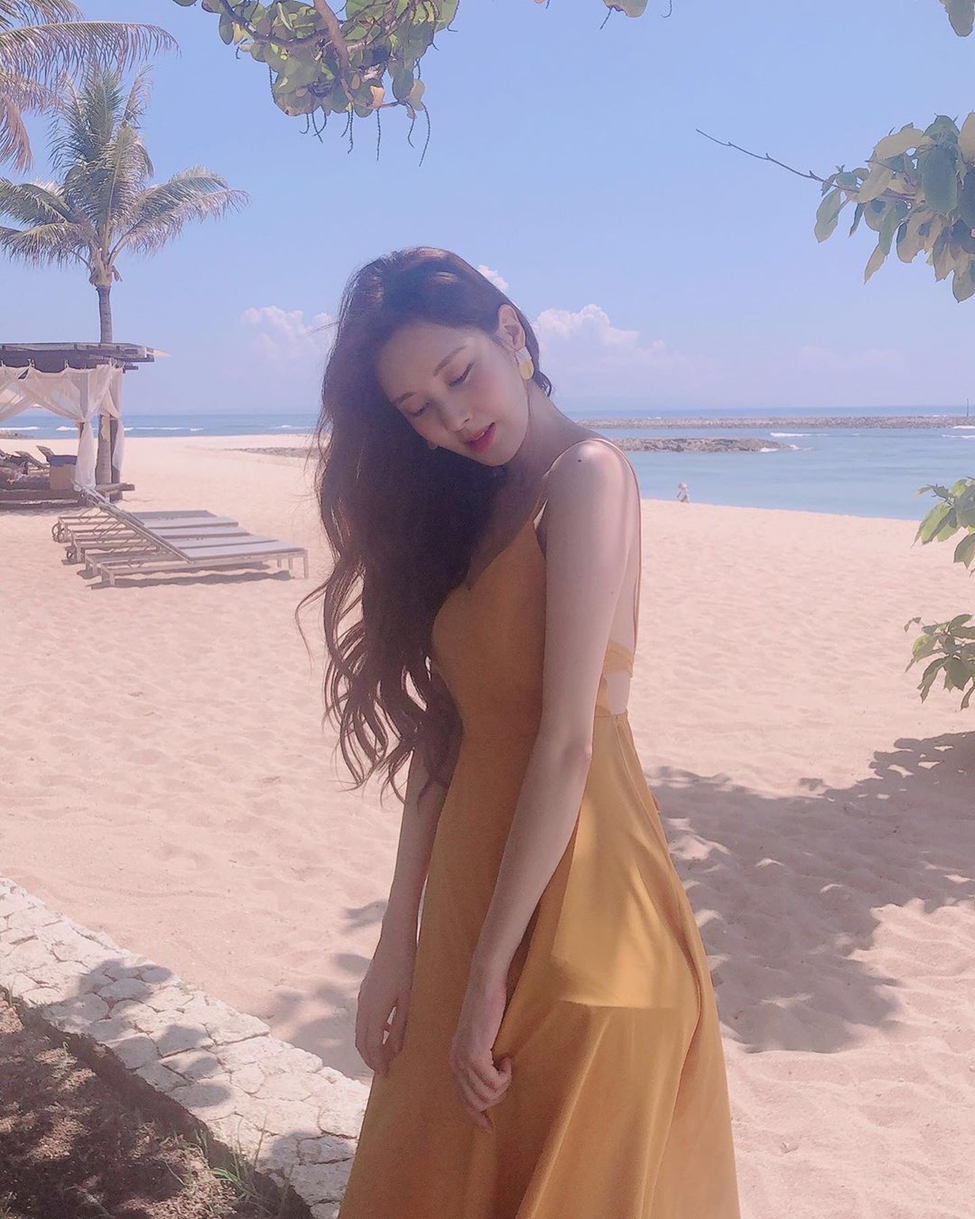 想不到徐玄身穿的連身裙只需約210港元埋單,小資女學生都負擔得起!(IG/@seojuhyun_s) 想不到徐玄身穿的連身裙只需約210港元埋單,小資女學生都負擔得起!(IG/@seojuhyun_s)