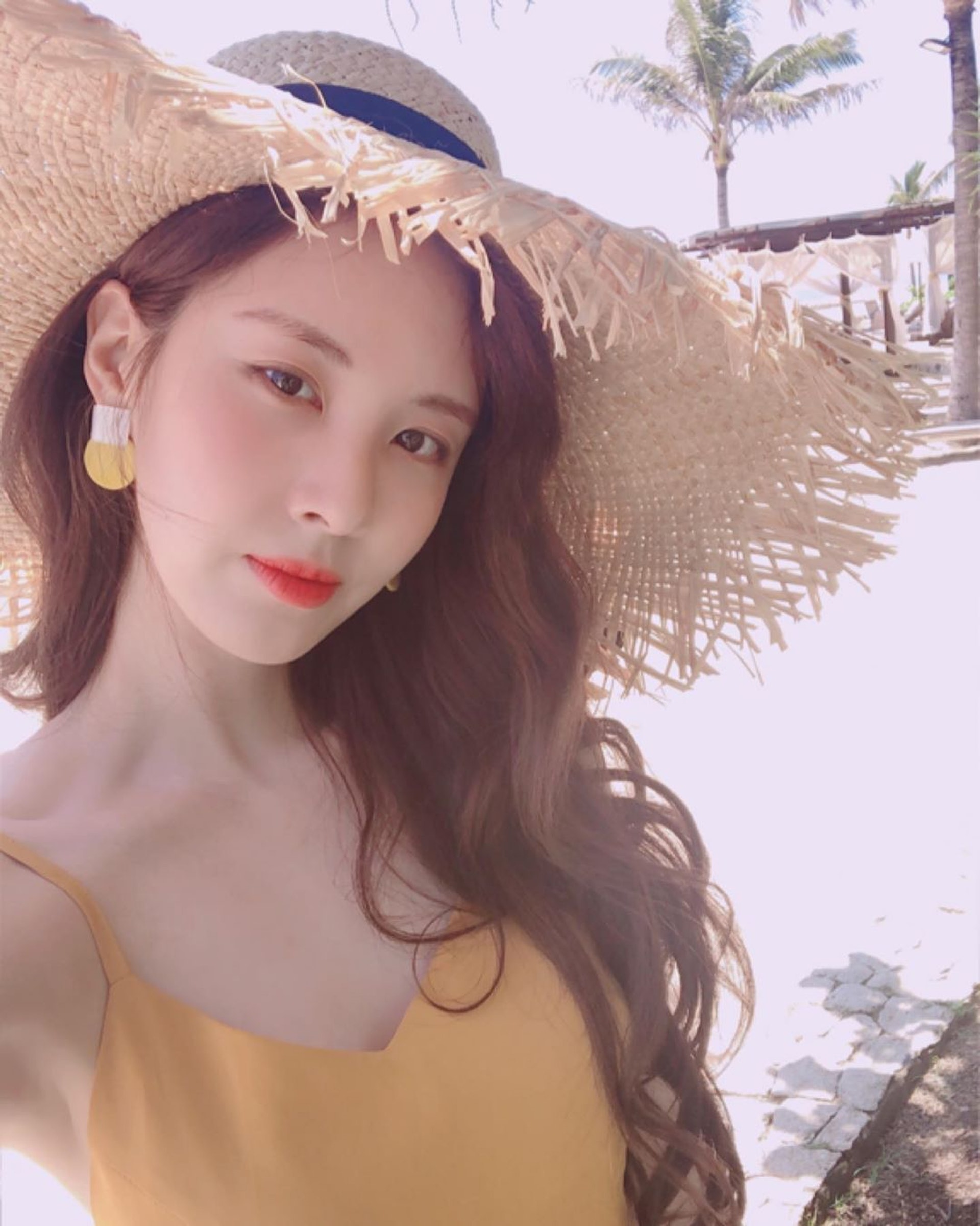 想不到徐玄身穿的連身裙只需約210港元埋單,小資女學生都負擔得起!(IG/@seojuhyun_s) 想不到徐玄身穿的連身裙只需約210港元埋單,小資女學生都負擔得起!(IG/@seojuhyun_s)