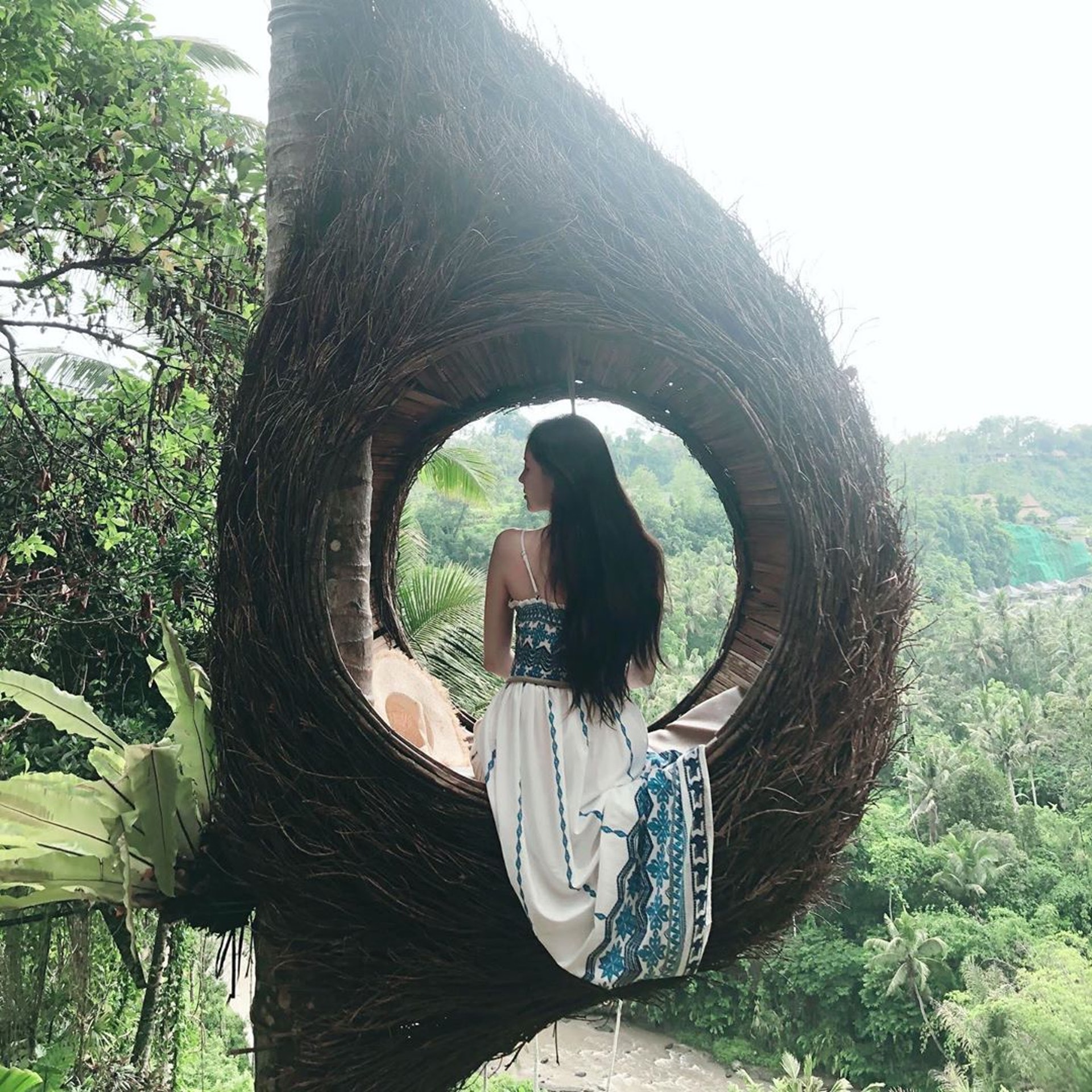 徐玄在IG大曬峇厘島的美照,一條纖腰惹人羨慕。(IG/@seojuhyun_s) 徐玄在IG大曬峇厘島的美照,一條纖腰惹人羨慕。(IG/@seojuhyun_s)