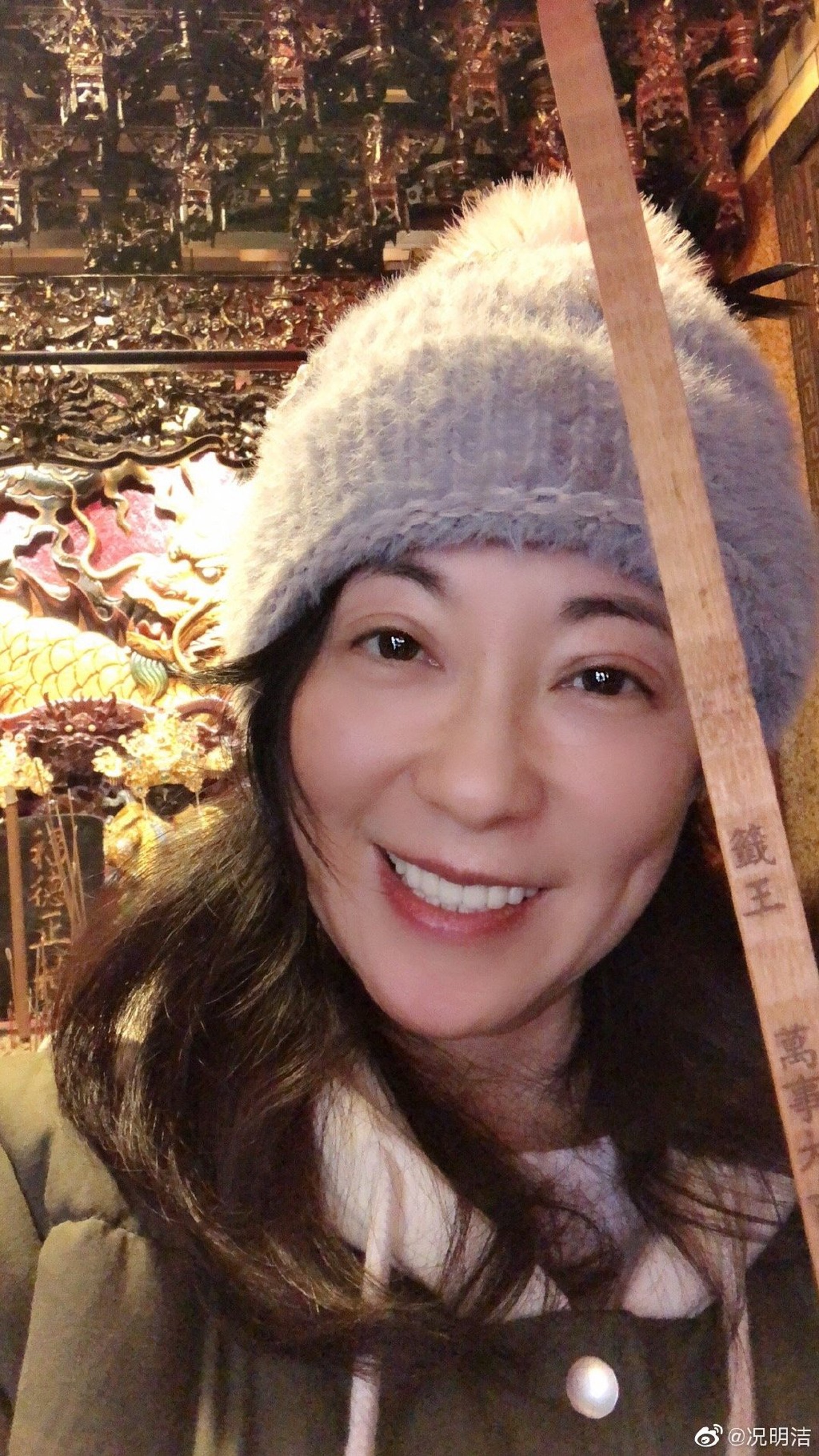 素顏的況明潔在初五求得好簽(微博@況明潔) 素顏的況明潔在初五求得好簽(微博@況明潔)