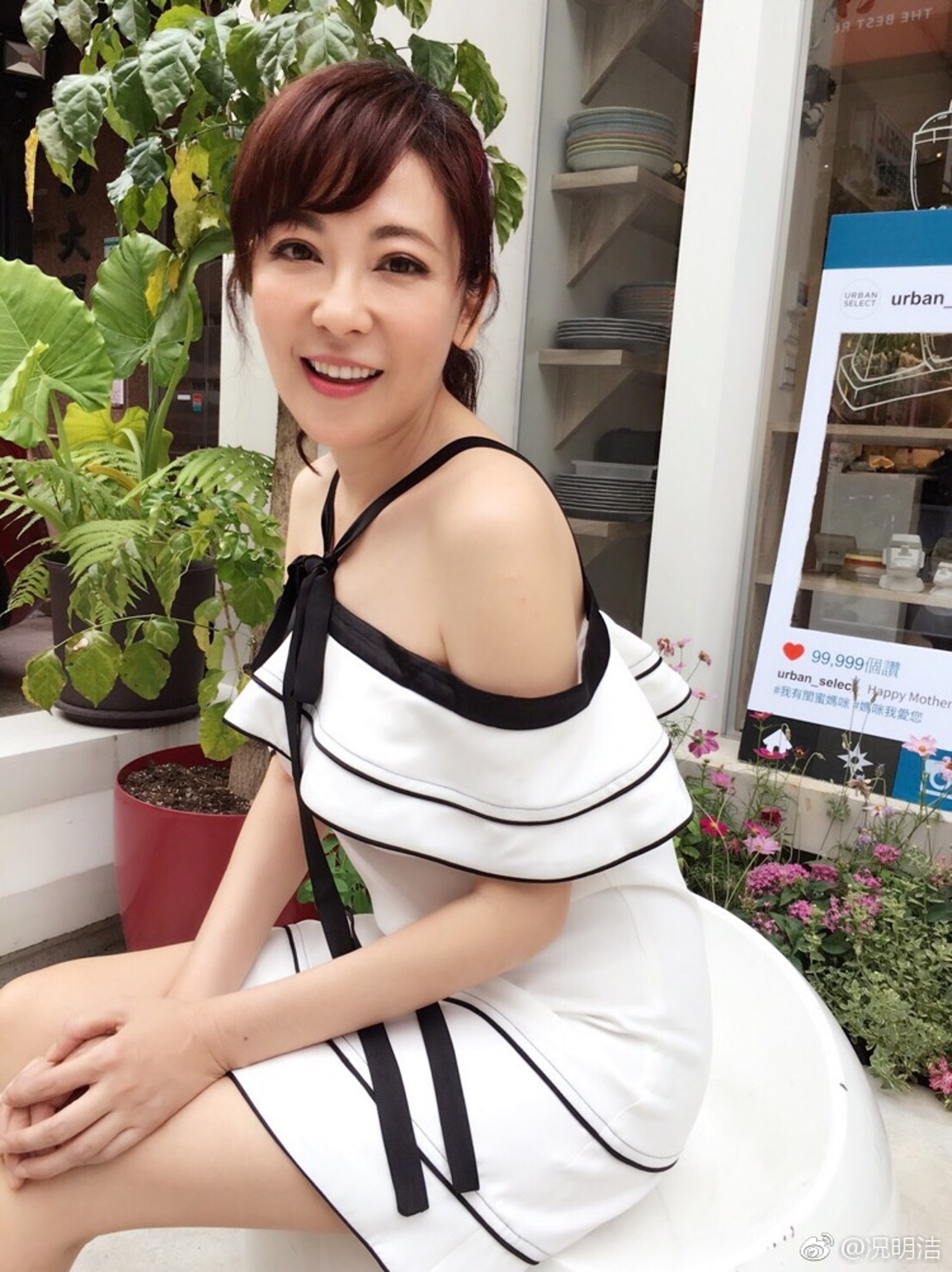 況明潔狀態Keep得勁好!她也大方招認會定期去做醫美,不過即使睇身材仍極具少女味,完全唔似53歲(微博@況明潔) 況明潔狀態Keep得勁好!她也大方招認會定期去做醫美,不過即使睇身材仍極具少女味,完全唔似53歲(微博@況明潔)