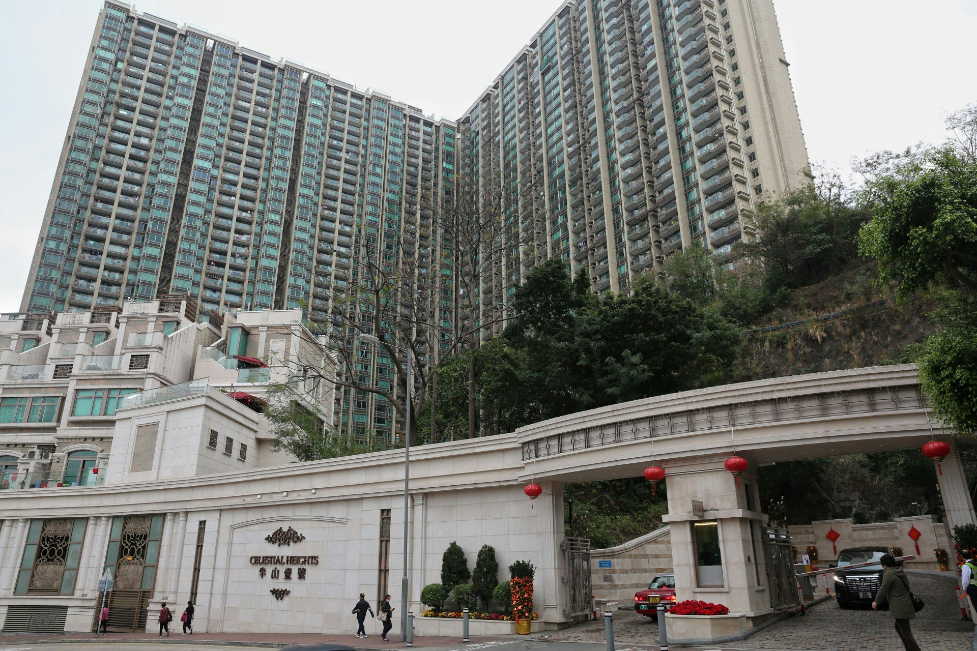 本港第16宗新型肺炎確診個案患者居住於半山壹號。(張浩維攝) 本港第16宗新型肺炎確診個案患者居住於半山壹號。(張浩維攝)