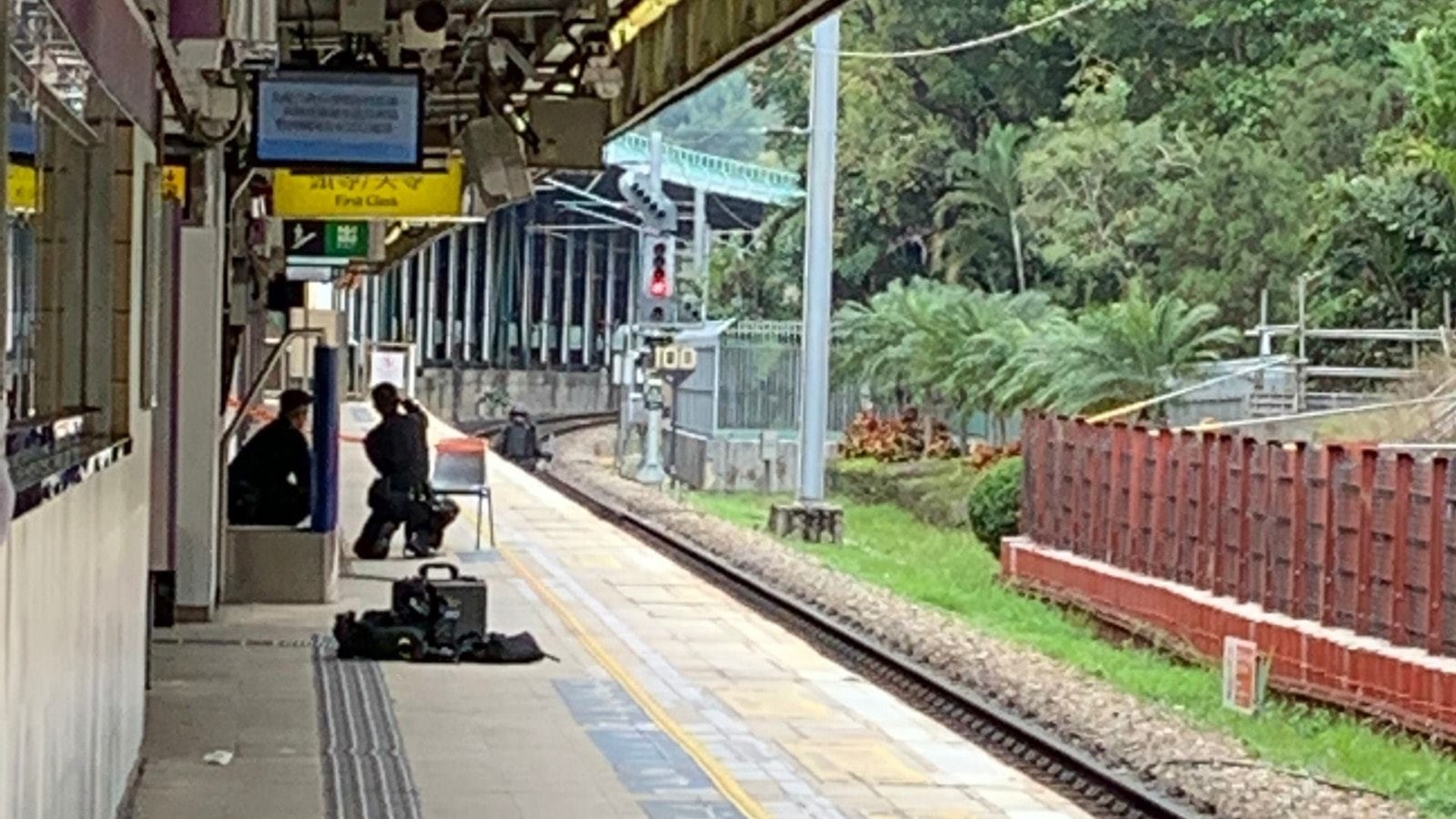 炸彈疑雲 大埔墟站路軌現可疑物eod引爆證非爆炸品 香港01 突發 炸彈疑雲 大埔墟站路軌現可疑物eod引爆證非爆炸品 香港01 突發