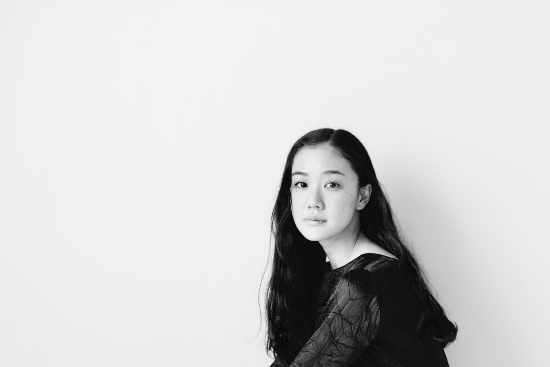 很多男粉絲不服氣的原因是蒼井優先前的男友都是標準的帥哥如岡田准一和三浦春馬等,可是最後卻與蟬聯『最醜藝人』冠軍的山里亮太結婚,眾人也摸不著頭腦,又或者「樣貌」不可當飯吃呢!(itoh-c_com) 很多男粉絲不服氣的原因是蒼井優先前的男友都是標準的帥哥如岡田准一和三浦春馬等,可是最後卻與蟬聯『最醜藝人』冠軍的山里亮太結婚,眾人也摸不著頭腦,又或者「樣貌」不可當飯吃呢!(itoh-c_com)