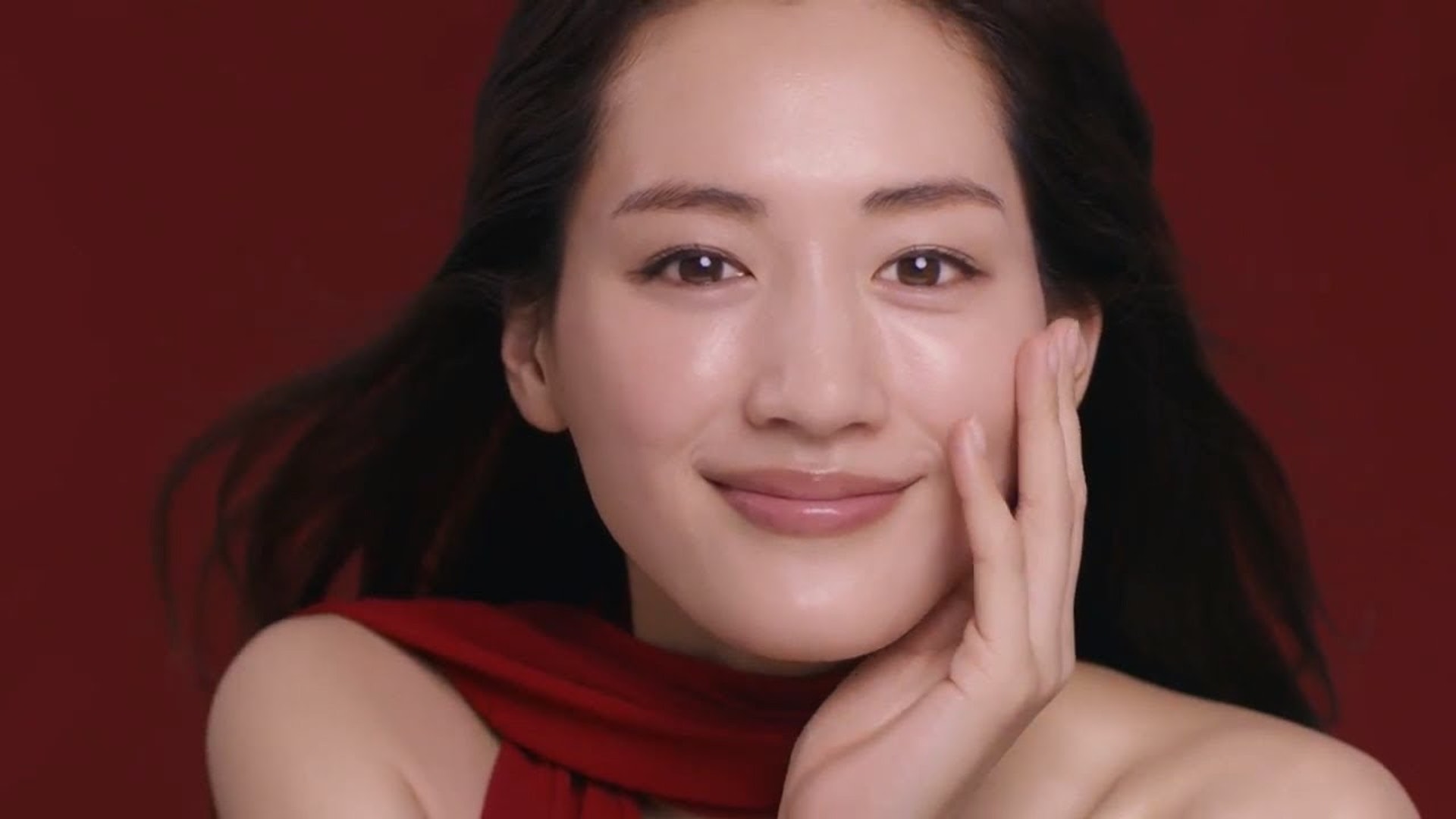 綾瀬遙可說是深得日本人心的一位演員 (SK-II廣告) 綾瀬遙可說是深得日本人心的一位演員 (SK-II廣告)