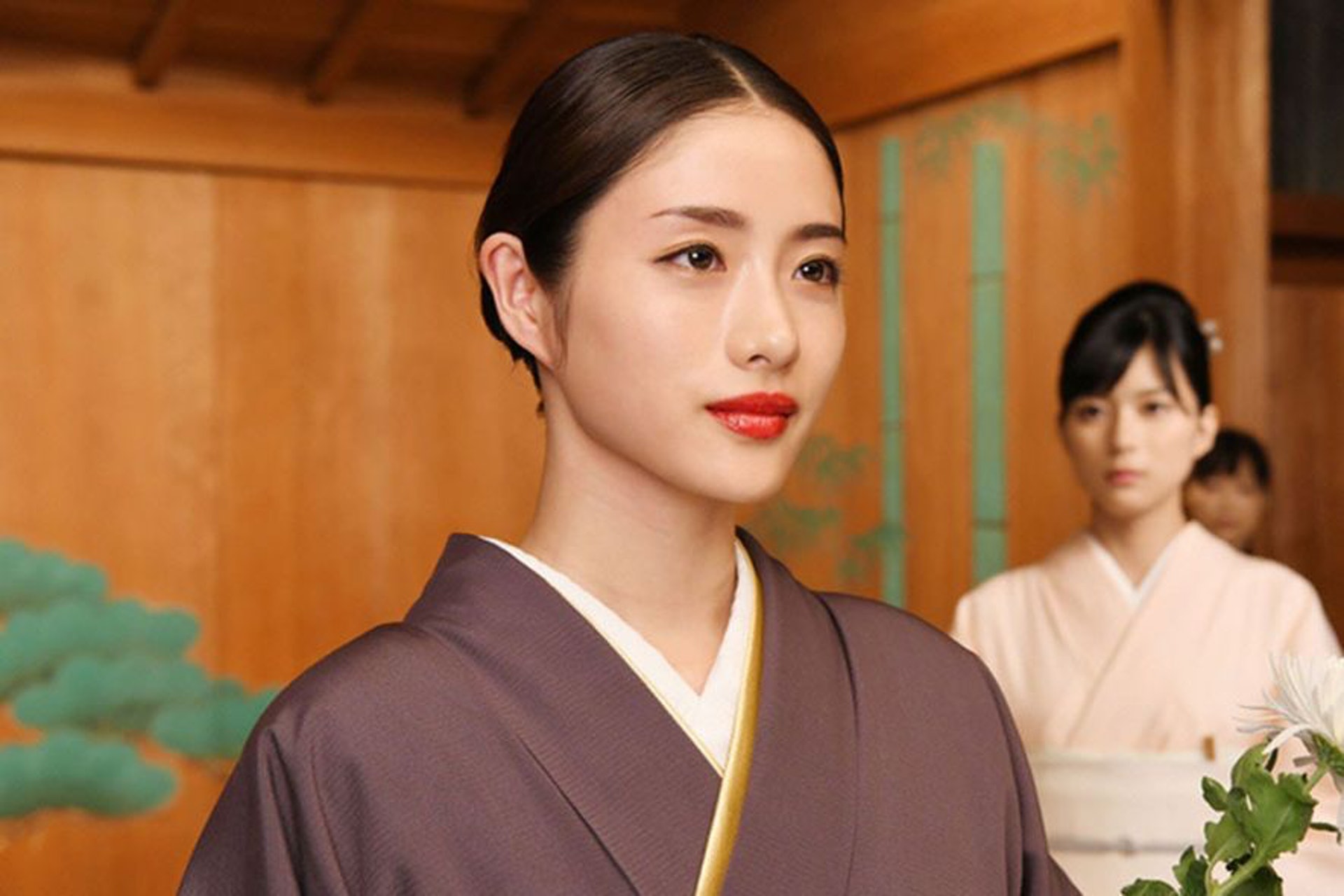 石原里美現時更是日本廣告界的寵兒。 (《高嶺之花》劇照) 石原里美現時更是日本廣告界的寵兒。 (《高嶺之花》劇照)