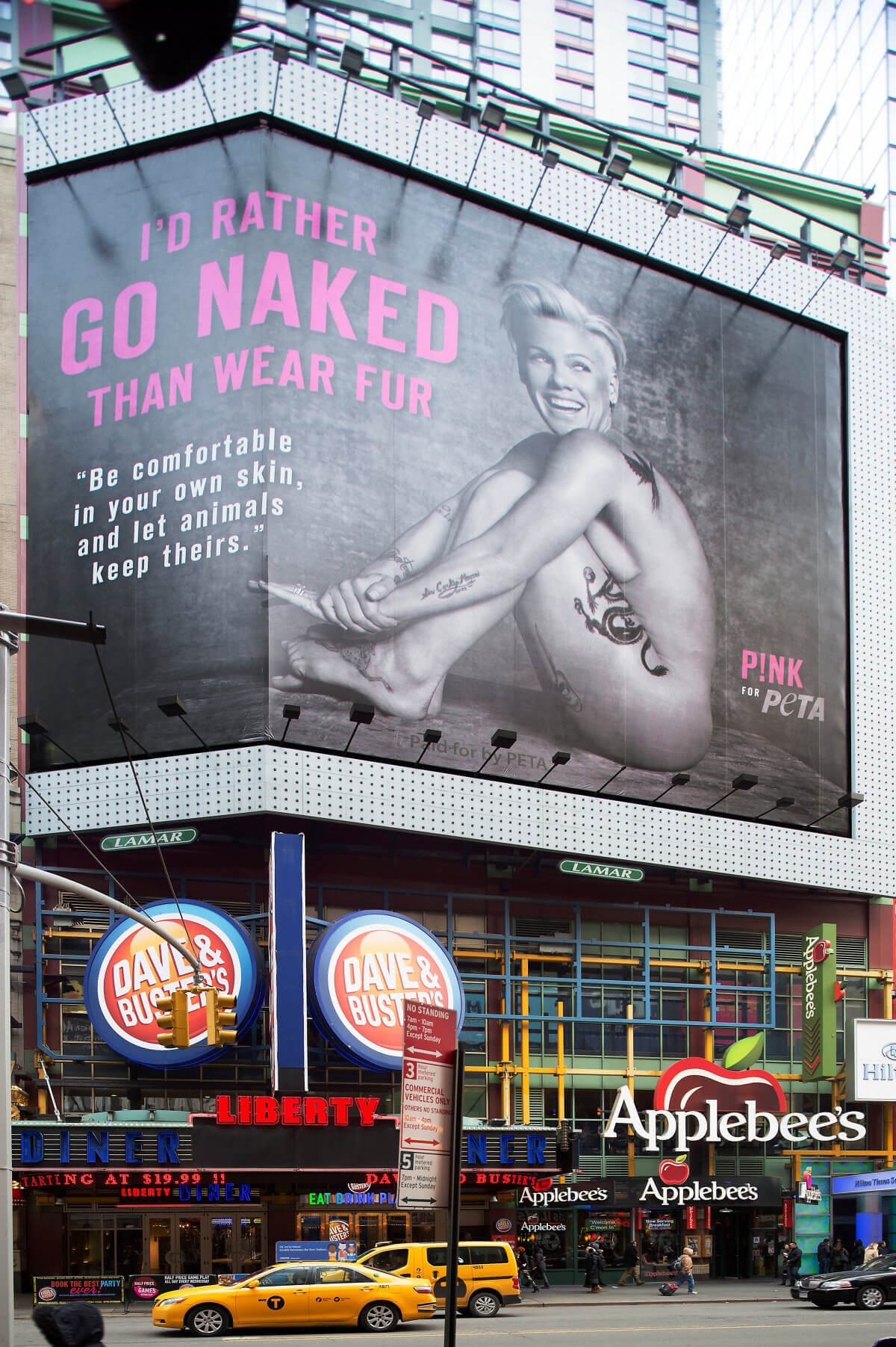 「I'd Rather Go Naked Than Wear Fur」廣告（PETA）