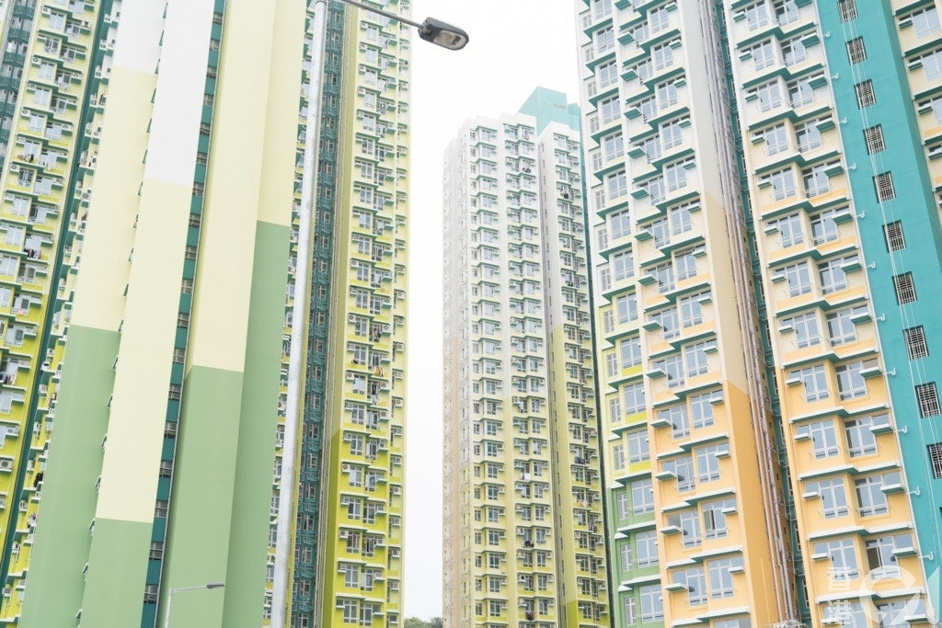 香港樓價持續高企，輪候公屋者眾。（資料圖片）
