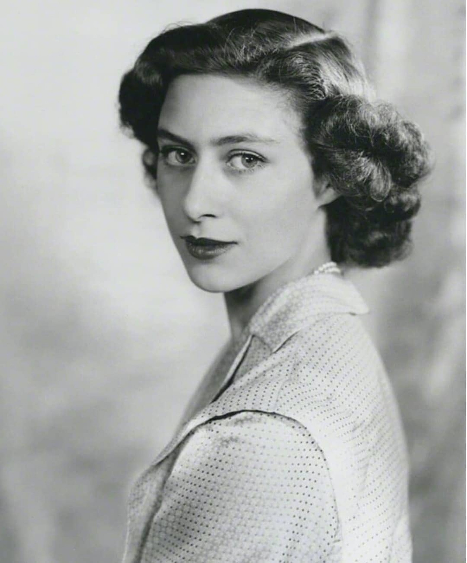 英女王伊利沙伯二世的親妹妹瑪嘉烈公主(Princess Margaret)曾被譽為是王室最美公主。(princessmargaretdiaries@IG) 英女王伊利沙伯二世的親妹妹瑪嘉烈公主(Princess Margaret)曾被譽為是王室最美公主。(princessmargaretdiaries@IG)
