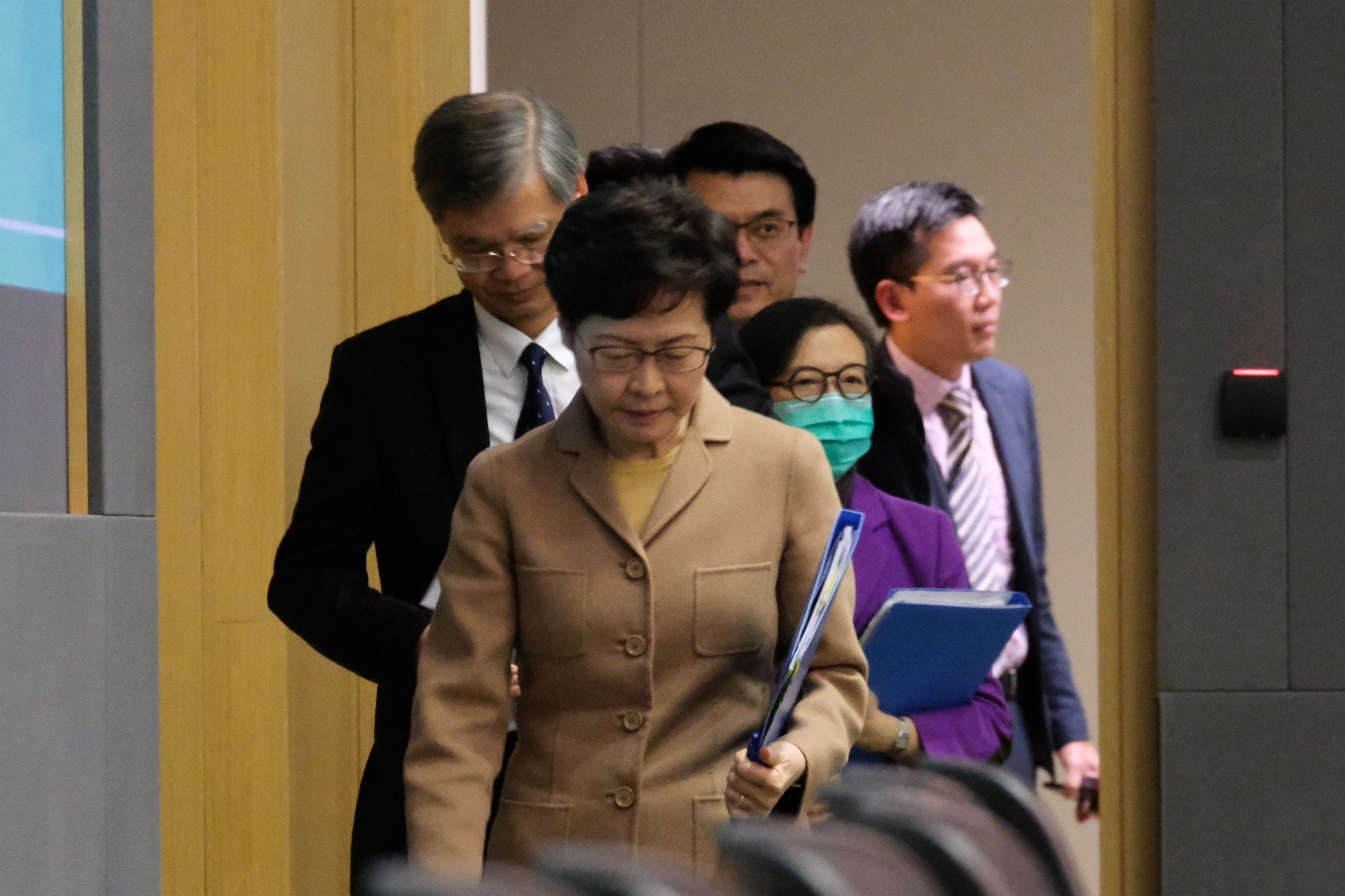 政府月初宣布成立100億元防疫抗疫基金，為受疫情影響的僱員及僱主提供支援.(盧翊銘攝)