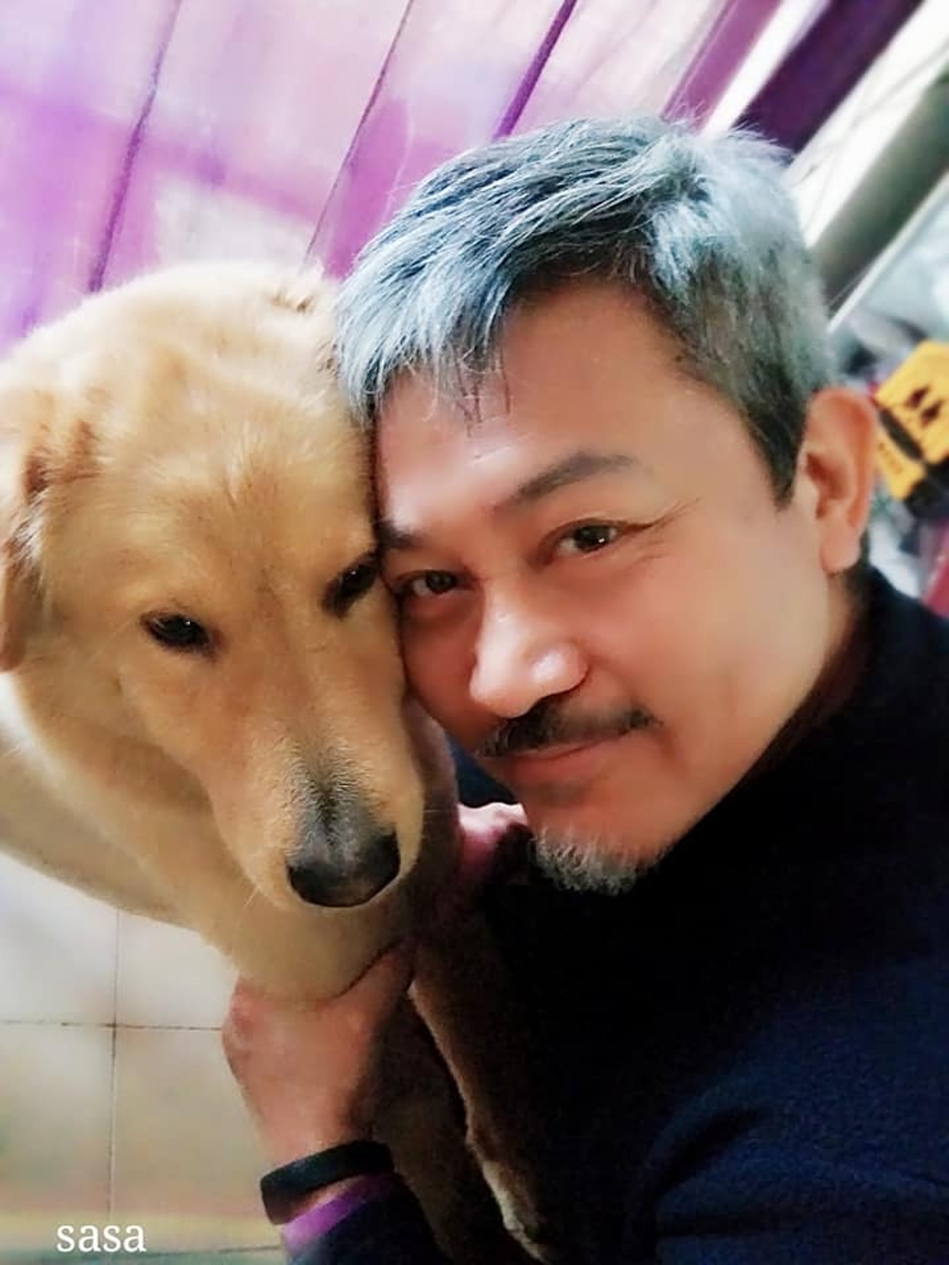 曾偉權是位愛動物之人,現時養了兩隻唐狗及一隻貓。(Facebook@曾偉權) 曾偉權是位愛動物之人,現時養了兩隻唐狗及一隻貓。(Facebook@曾偉權)