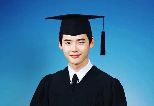 [討論] 香港國小老師15萬 教務主任35校長50