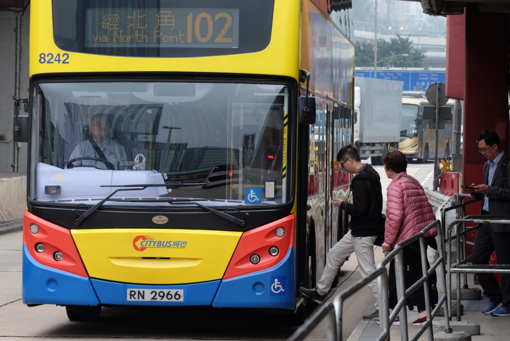 新巴及城巴人力資源部今日（18日）向車長及工程部前線員工發出內部通告指，因應疫情持續，公司出現嚴重虧損，鼓勵員工申請放自願性質無薪假共渡難關。（資料圖片）