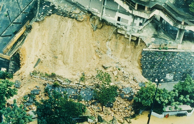 買樓送斜坡 618雨災塌山泥淹雞寮毀旭龢大廈逾百死 香港01 社會新聞