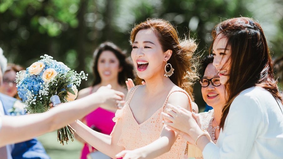 婚禮|掟花球5大禁忌 搶到花球的人要在半年內結婚否則要等6年? 婚禮|掟花球5大禁忌 搶到花球的人要在半年內結婚否則要等6年?
