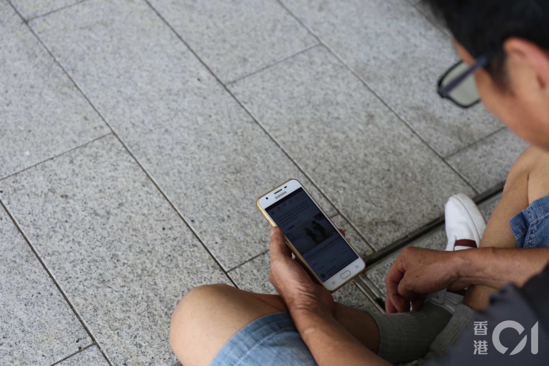 政府撥1.5億設緊急警示系統,以便向所有流動電話用戶發送即時訊息。(資料圖片) 政府撥1.5億設緊急警示系統,以便向所有流動電話用戶發送即時訊息。(資料圖片)