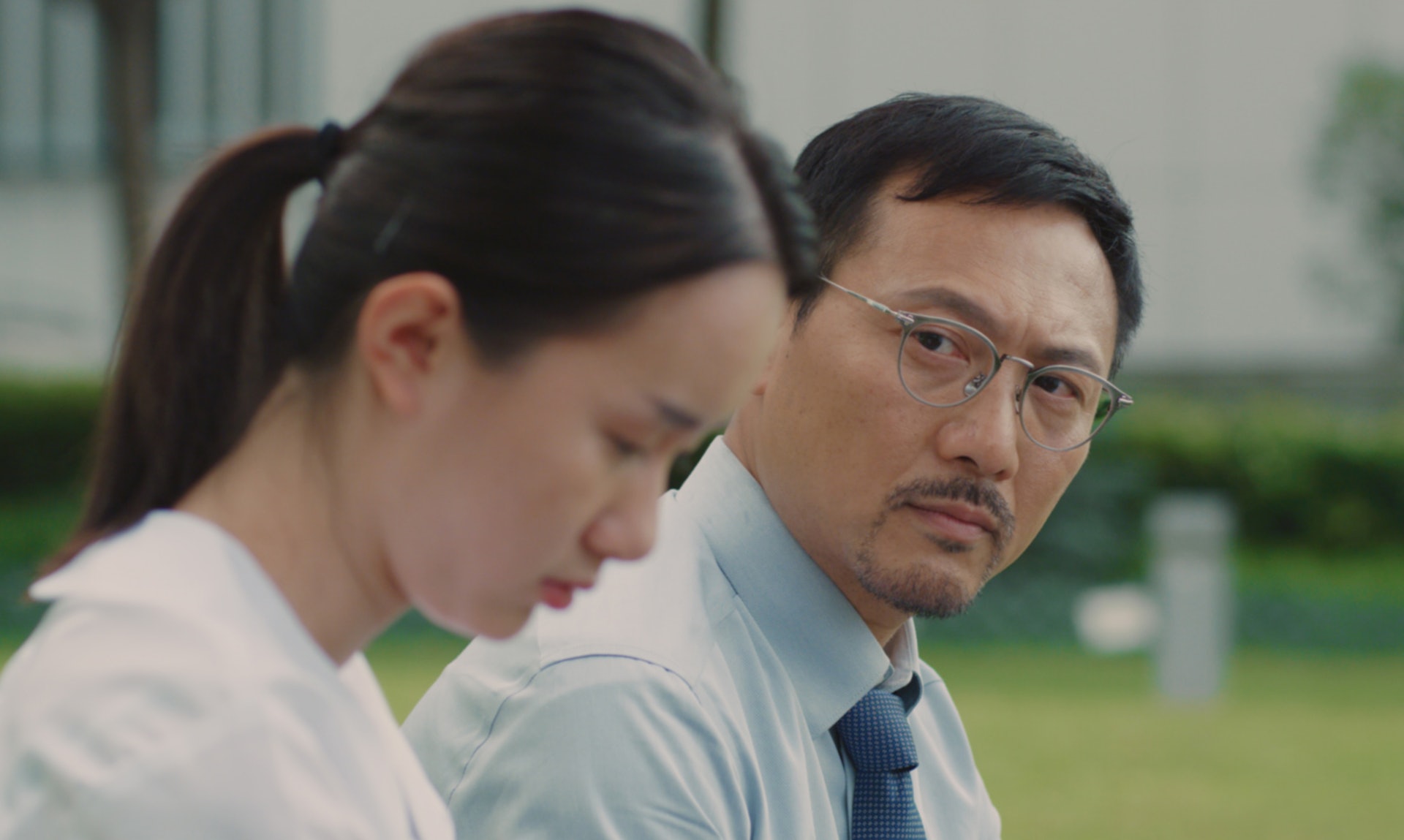 「劇帝」潘燦良再演《獅子山下》,在《喧囂過後》故事中飾演對沖基金經理TY,事業有成,家庭卻失意。(香港電台提供) 「劇帝」潘燦良再演《獅子山下》,在《喧囂過後》故事中飾演對沖基金經理TY,事業有成,家庭卻失意。(香港電台提供)