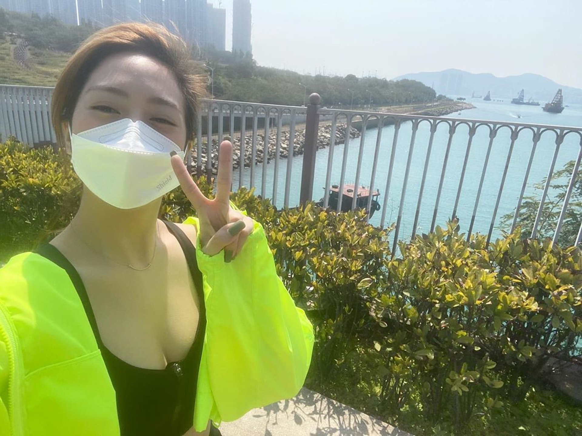 胡美貽在強身健體方面不甘落後於人,在個人IG貼出戴着口罩做運動的自拍照片。(Instagram/@nicolewmy) 胡美貽在強身健體方面不甘落後於人,在個人IG貼出戴着口罩做運動的自拍照片。(Instagram/@nicolewmy)