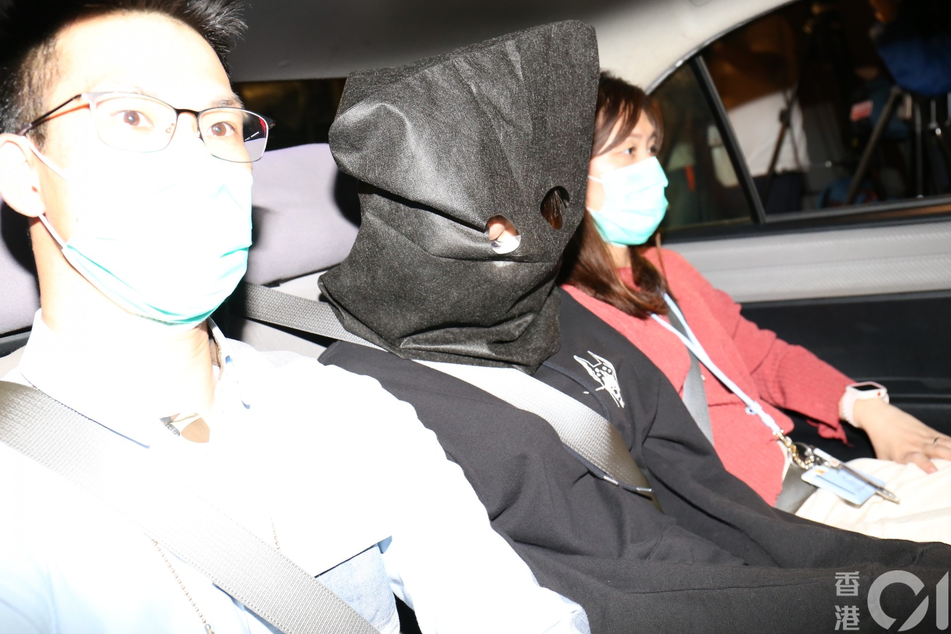 欺凌少女 15歲女遭摑32巴警拘 牛丸 追緝一惡女及拍片者 香港01 突發