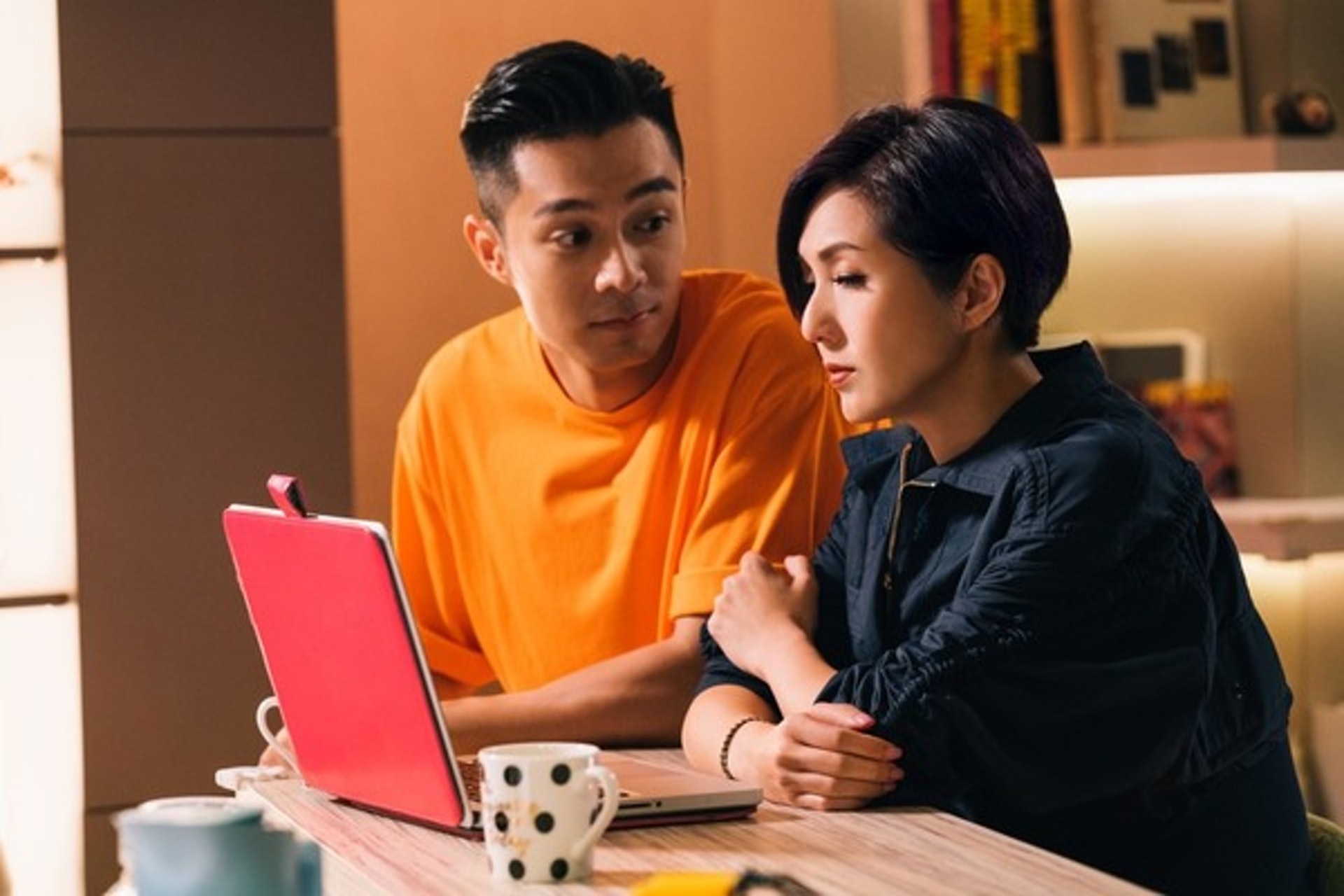 Google Drive、記事簿程式等等共用的程式是正常人不會特意去檢查的地方。(《多功能老婆》劇照) Google Drive、記事簿程式等等共用的程式是正常人不會特意去檢查的地方。(《多功能老婆》劇照)