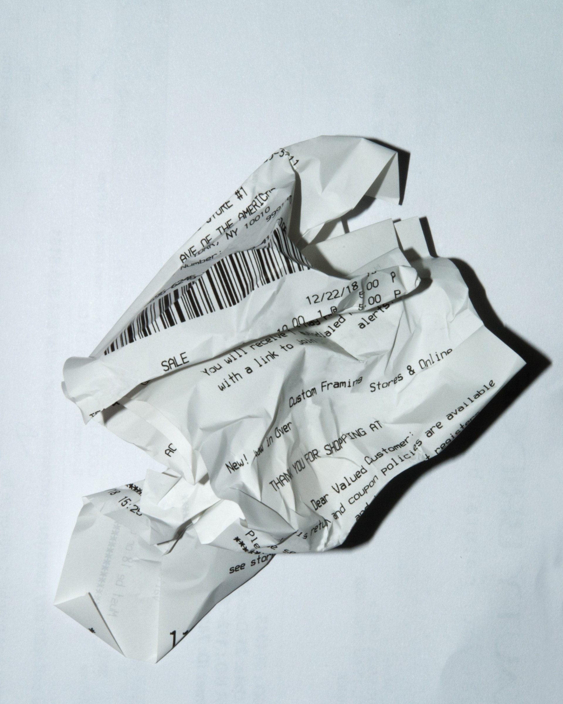 在另一半身上找到不知名的可疑收據也是有機會偷情的證據之一。(unsplash) 在另一半身上找到不知名的可疑收據也是有機會偷情的證據之一。(unsplash)