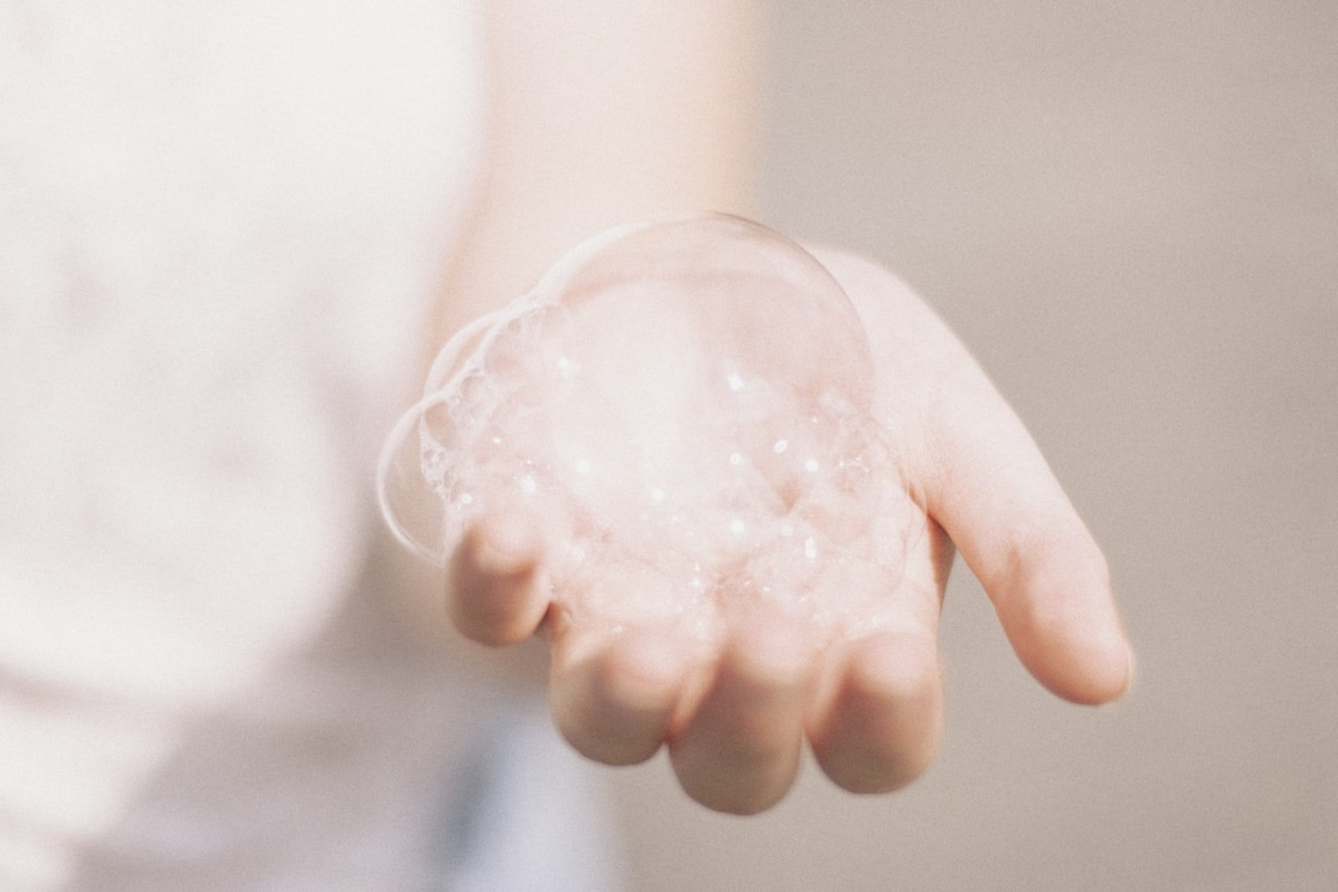 認清沐浴露的過敏成分才可以沖得安心。(unsplash) 認清沐浴露的過敏成分才可以沖得安心。(unsplash)