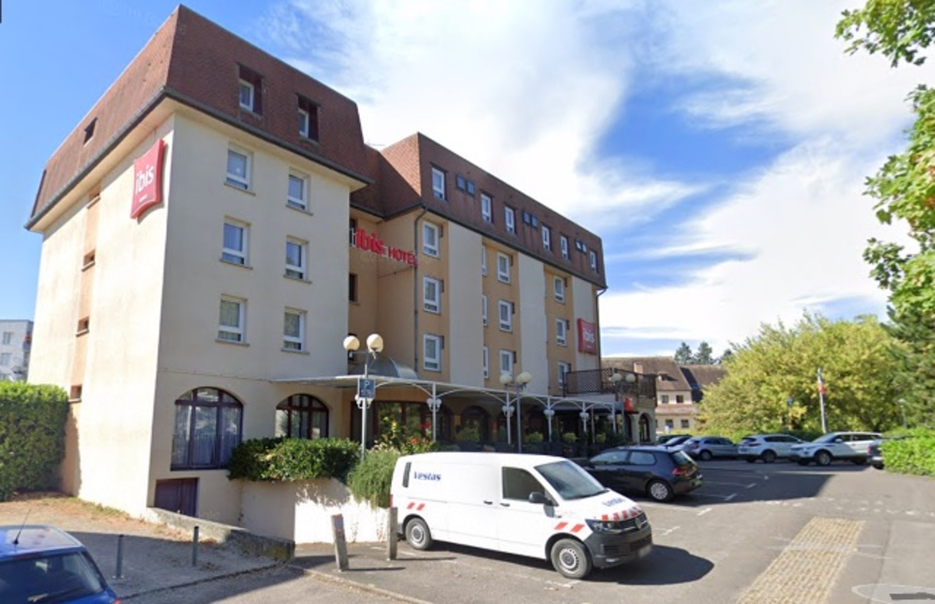 該酒店是在博訥市(Beaune)宜必思酒店,男子於當地時間周三(26日)凌晨突然死亡。(Google map圖片) 該酒店是在博訥市(Beaune)宜必思酒店,男子於當地時間周三(26日)凌晨突然死亡。(Google map圖片)
