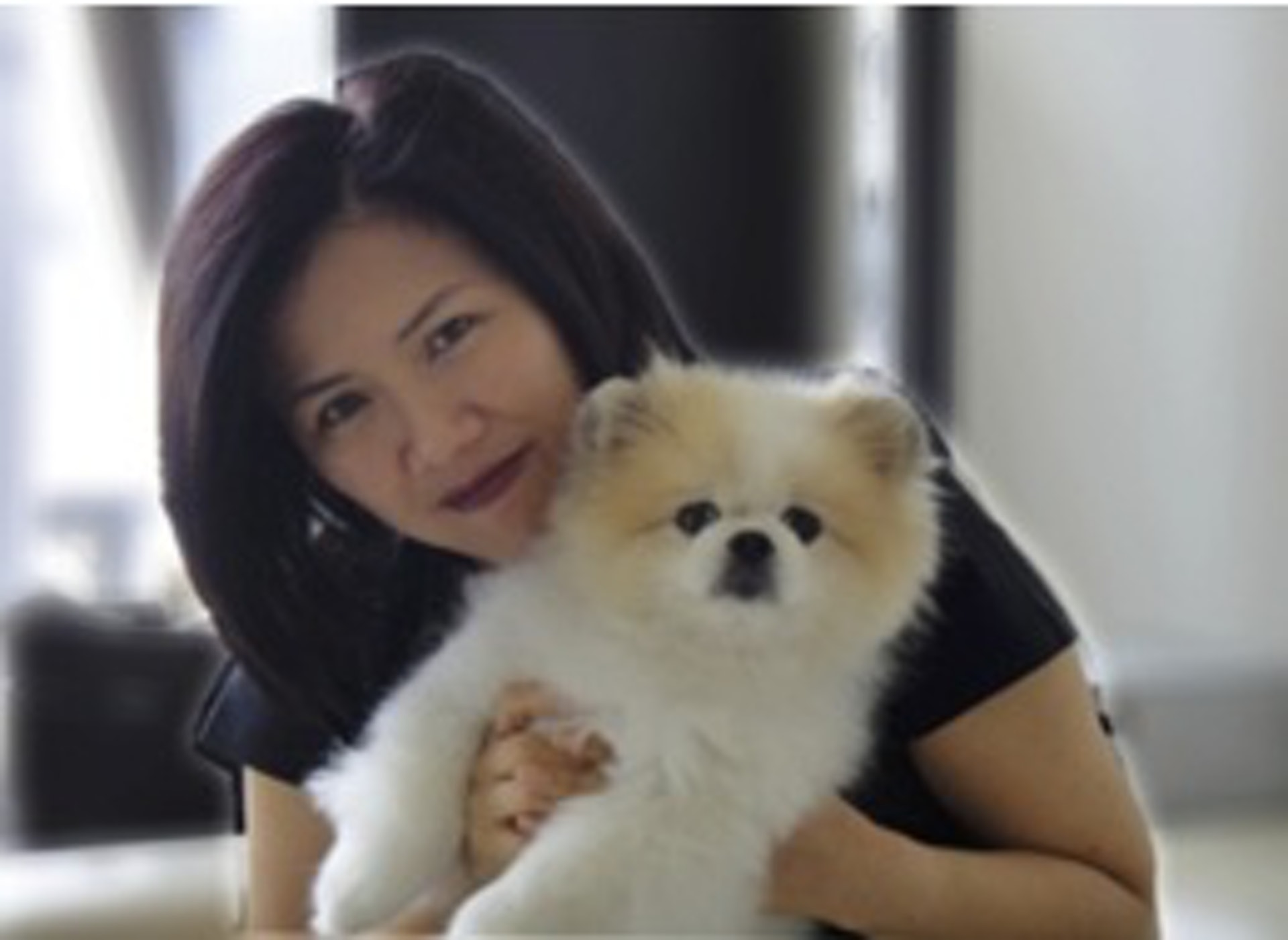 周巧兒曾公開表示有飼養狗隻,並公開合照。但不能確定此狗是否病毒呈弱陽性的狗隻。(網上圖片) 周巧兒曾公開表示有飼養狗隻,並公開合照。但不能確定此狗是否病毒呈弱陽性的狗隻。(網上圖片)