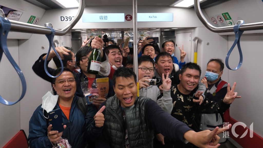 屯馬線 6月27日全線通車設特別頭班車5時50分宋皇臺站開往屯門 香港01 社會新聞 屯馬線 6月27日全線通車設特別頭班車5時50分宋皇臺站開往屯門 香港01 社會新聞