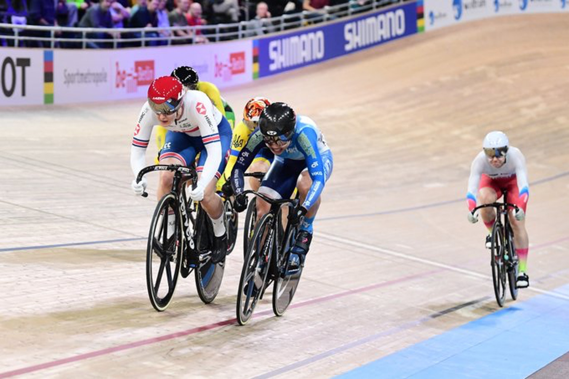 李慧詩在競輪賽首圈順利晉級。(UCI) 李慧詩在競輪賽首圈順利晉級。(UCI)