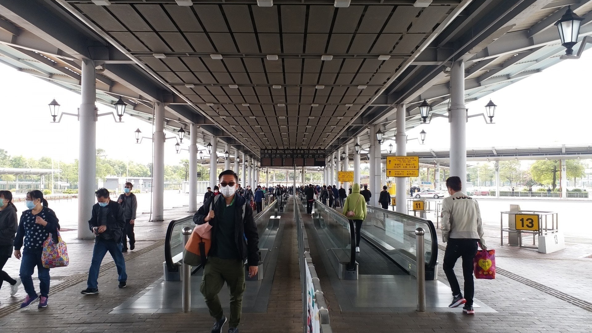 【新冠肺炎】口岸漏洞!檢疫中心專車不等湖北港人 衞生署放回家 【新冠肺炎】口岸漏洞!檢疫中心專車不等湖北港人 衞生署放回家