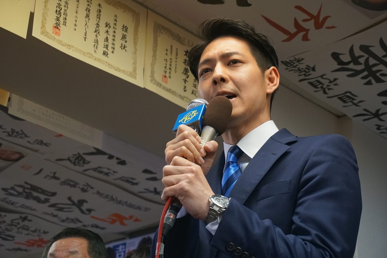 帥氣北海道知事果斷停課網民激讚 秒被電翻 妻子棄婚禮默默成全丈夫